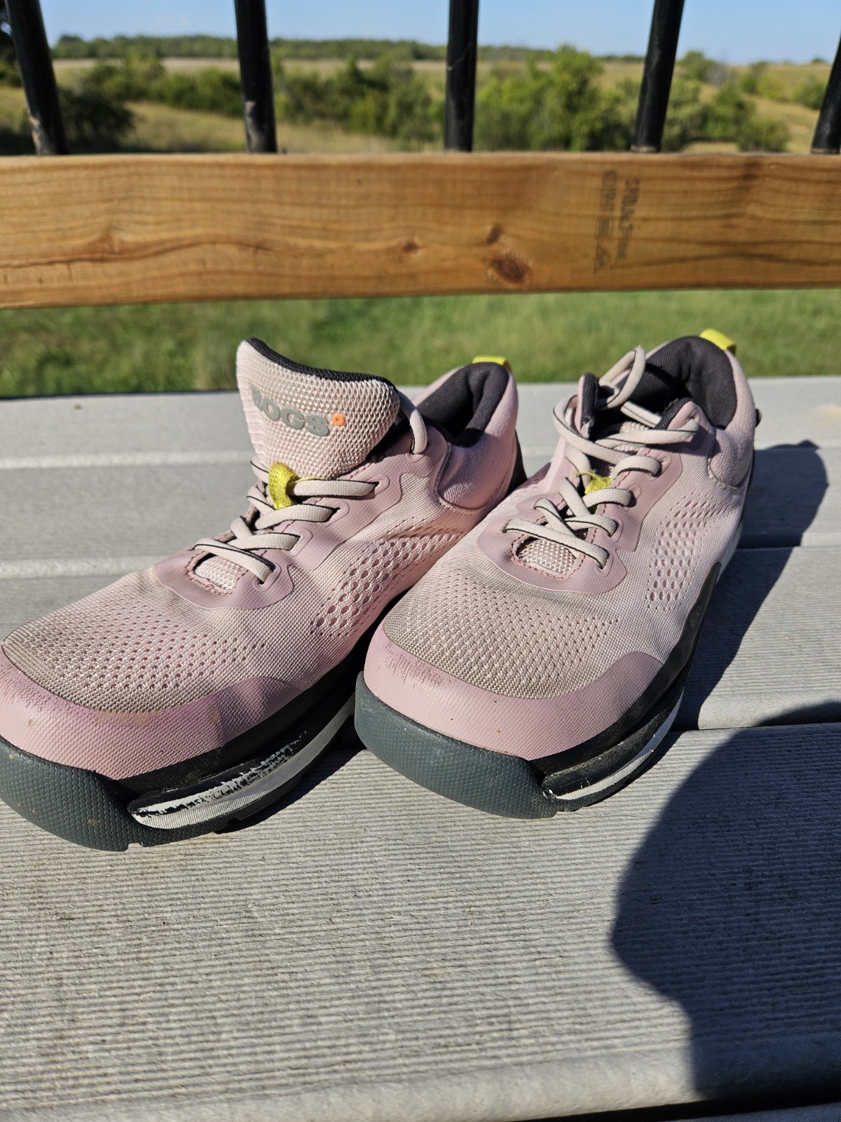 Women’s Sz 8.5 Pink & Black Bogs Bogs Grip Slip Resistant Steel Toe Work Shoe