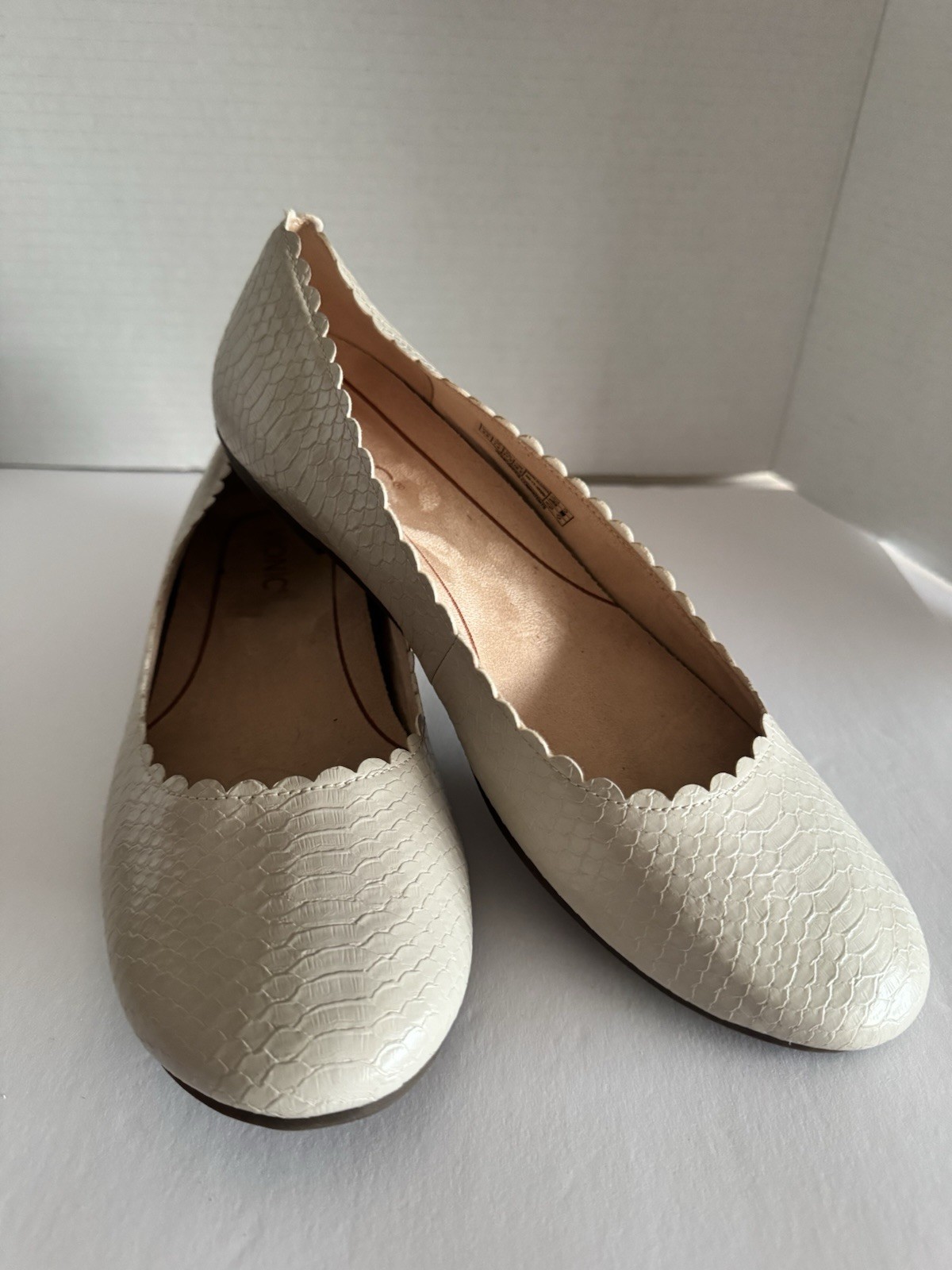 VIONIC Julieta Comfort Loafers Size 9.5 CREAM Snake Print Orthotic Ballet Shoe