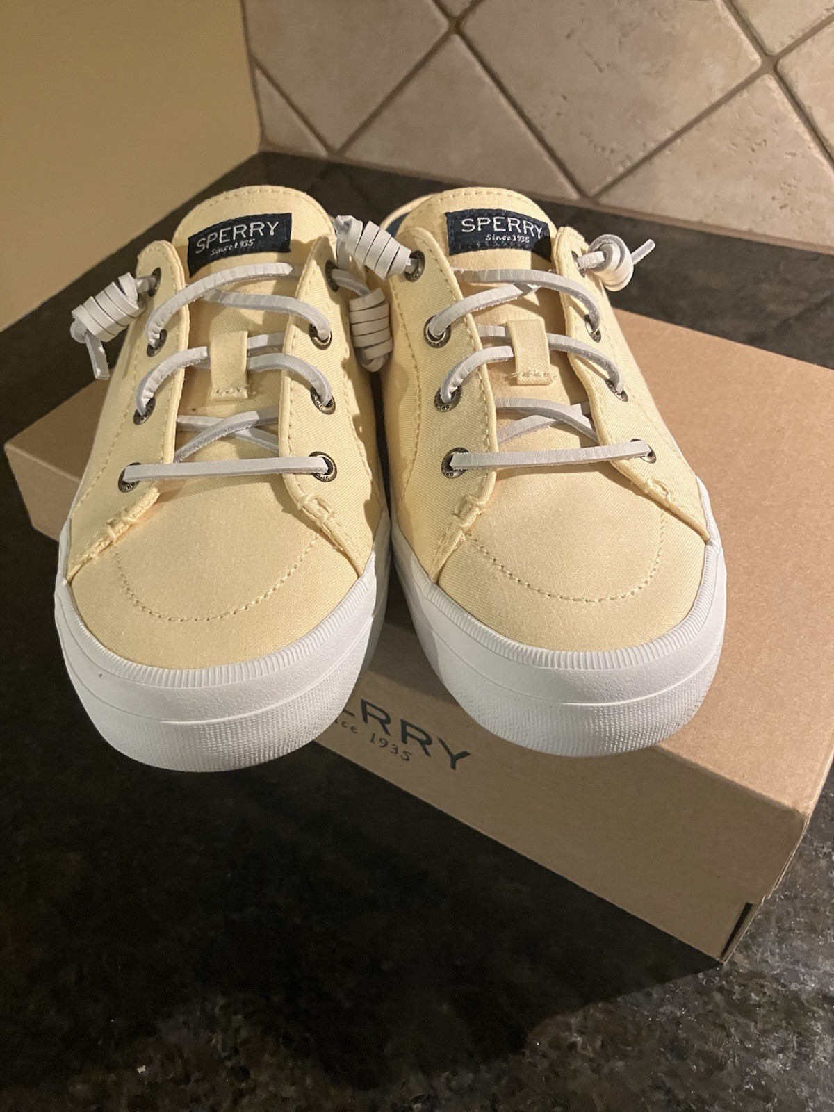 womens sperry shoes size 8 Crest Vibe Mule, Yellow