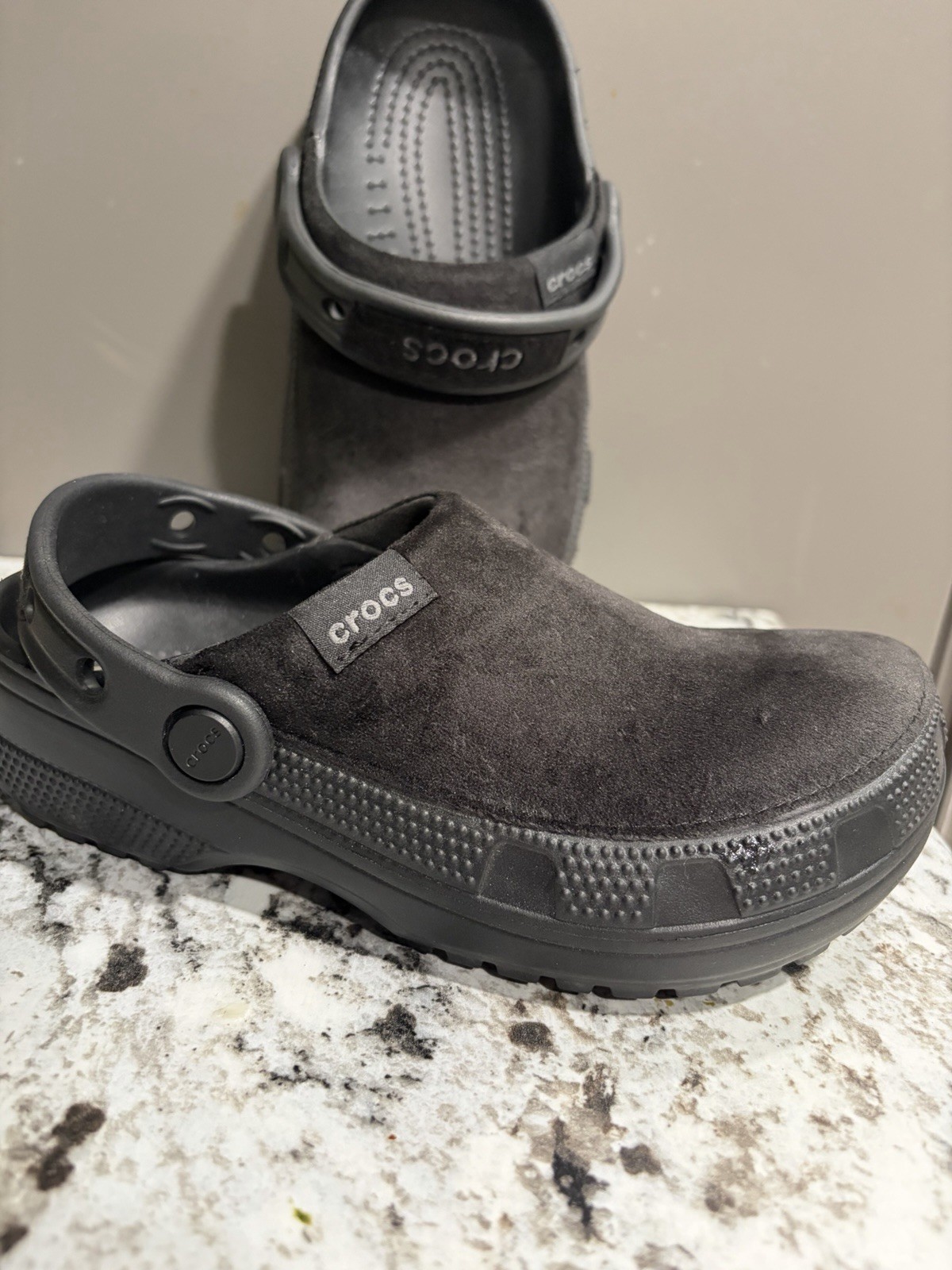 Crocs Classic Velvet Clog Fall/Winter Women’s 4/ Men’s 2 Great Condition