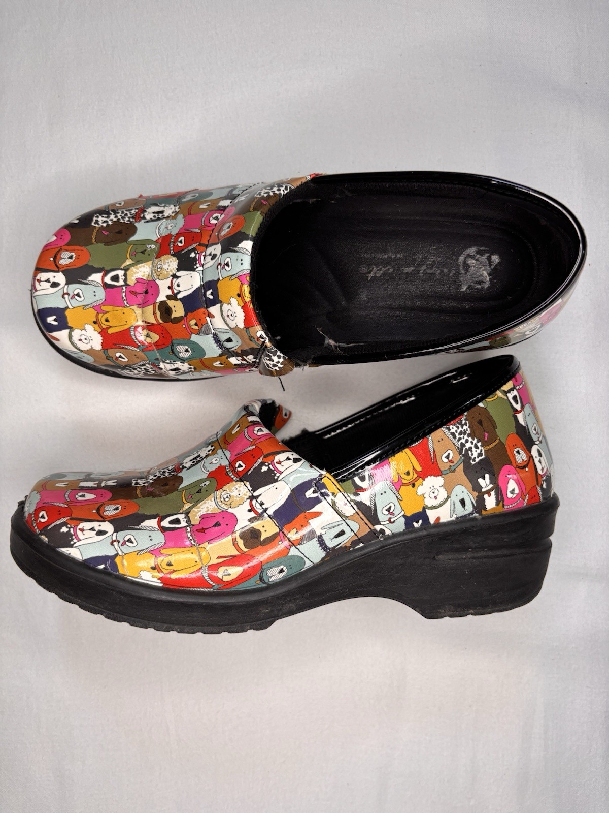 Easy Works By Easy Street Dogs Pattern Slip On Shoes 8 W Non-marking Slip Resist