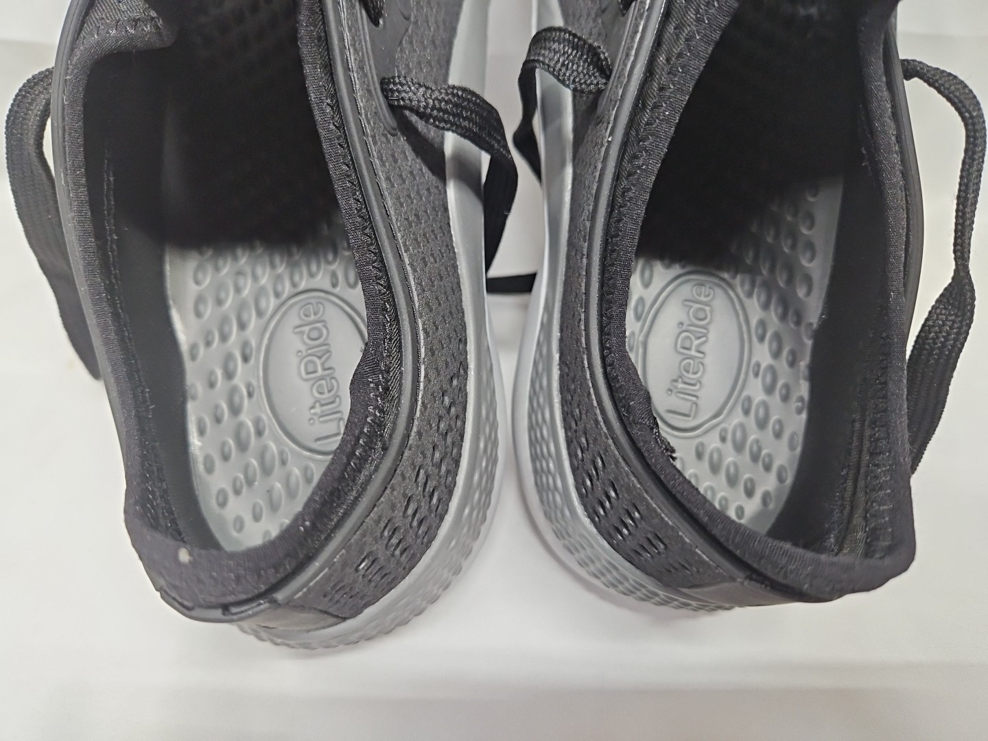 Crocs LiteRide 360 Pacer Sneakers Black Gray Lace Up 206705 Womens Size 9 GUC