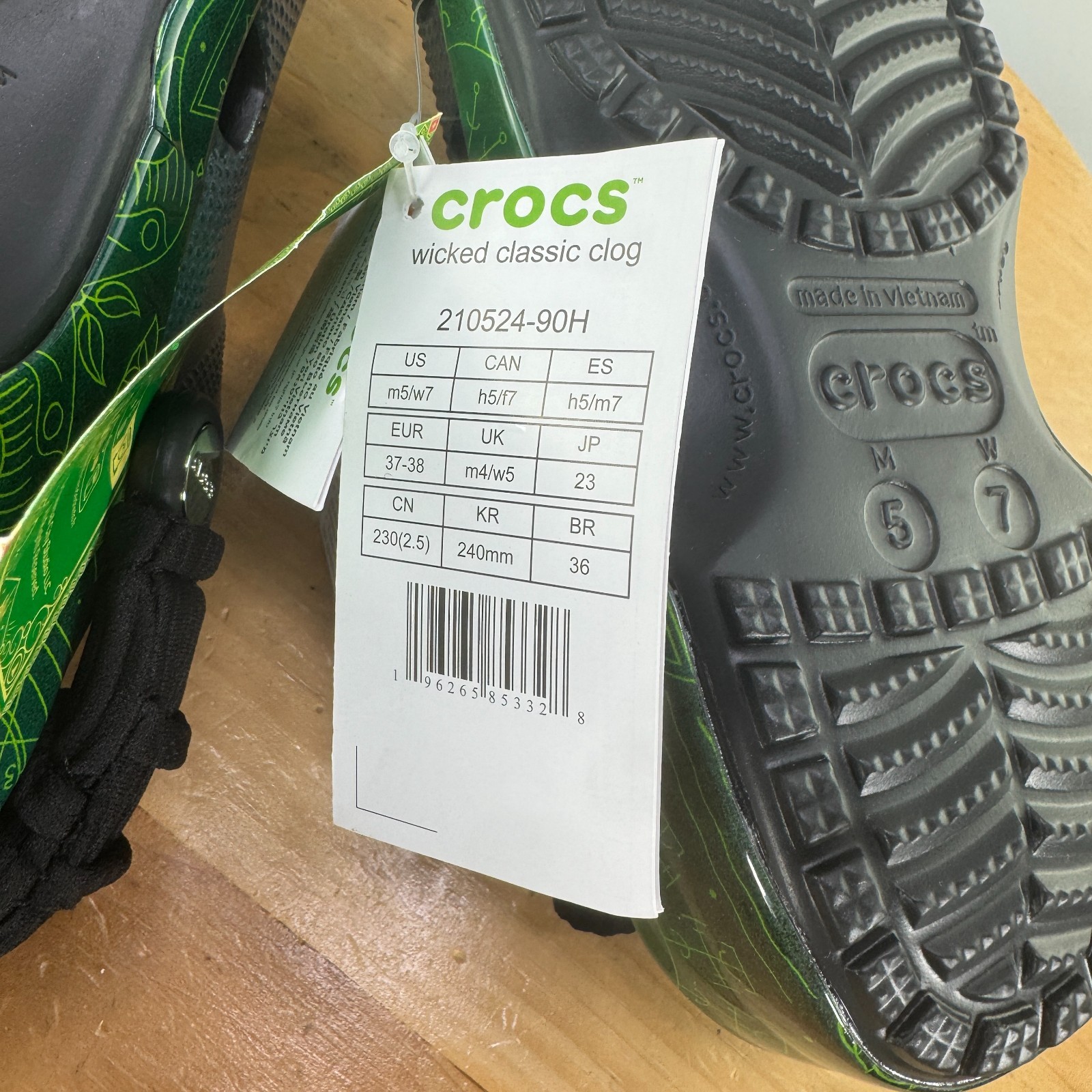 Crocs Wicked Elphaba Womens Size 7 Classic Clogs Limited Edition w/ Jibbitz NEW