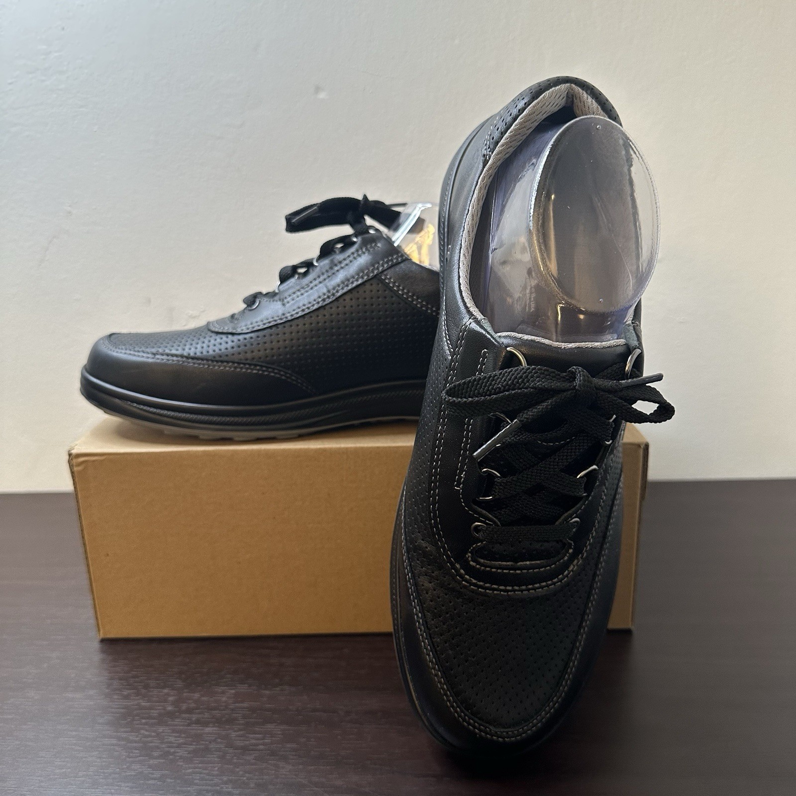 SAS Sporty Lux Black Leather Perforated Lace-Up Casual Comfort Sneakers 10.5 W