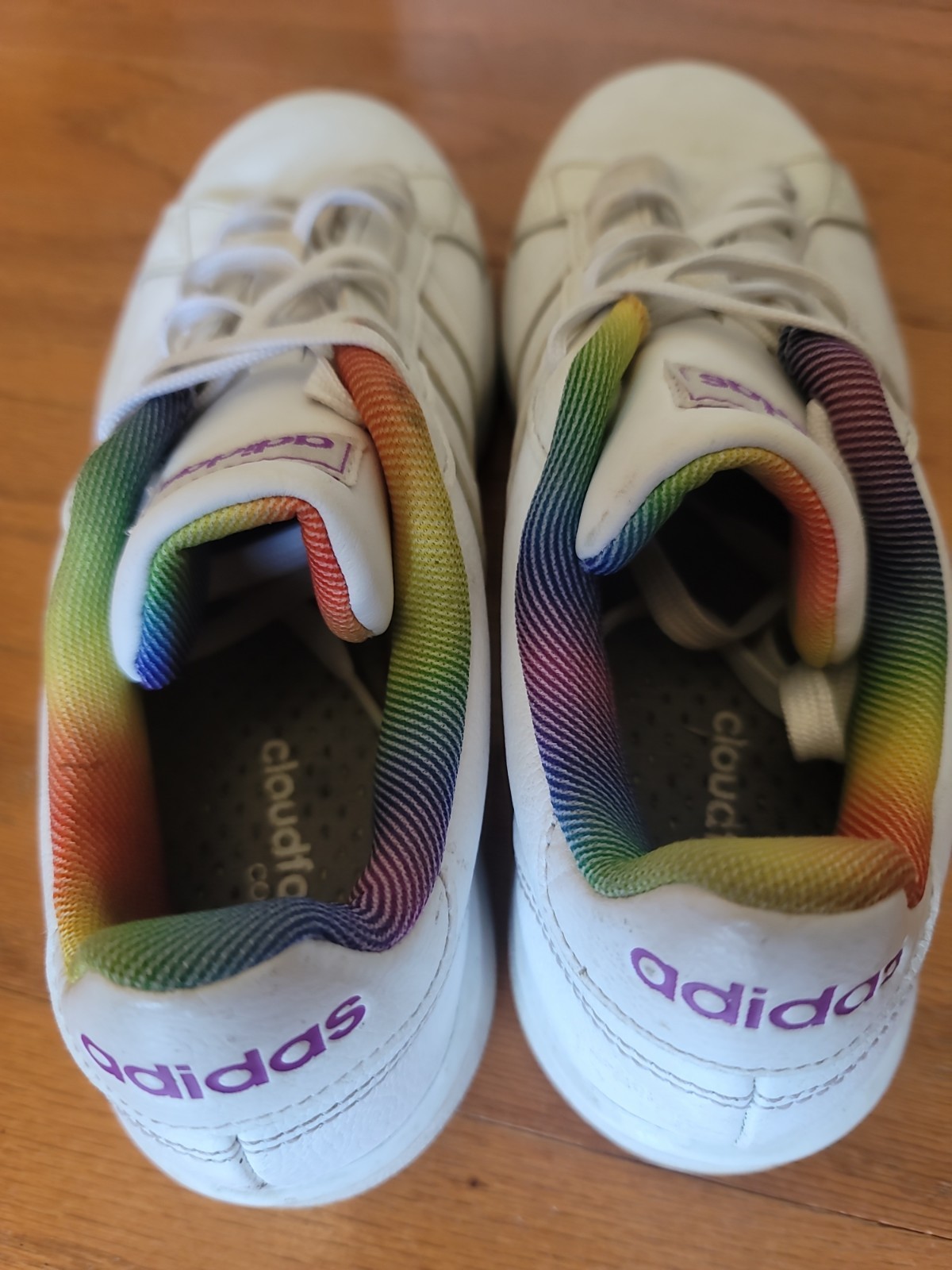 ADIDAS GRAND COURT PRIDE SNEAKERS 8.5 WOMENS WHITE RAINBOW WOMENS CLOUDFOAM VGC