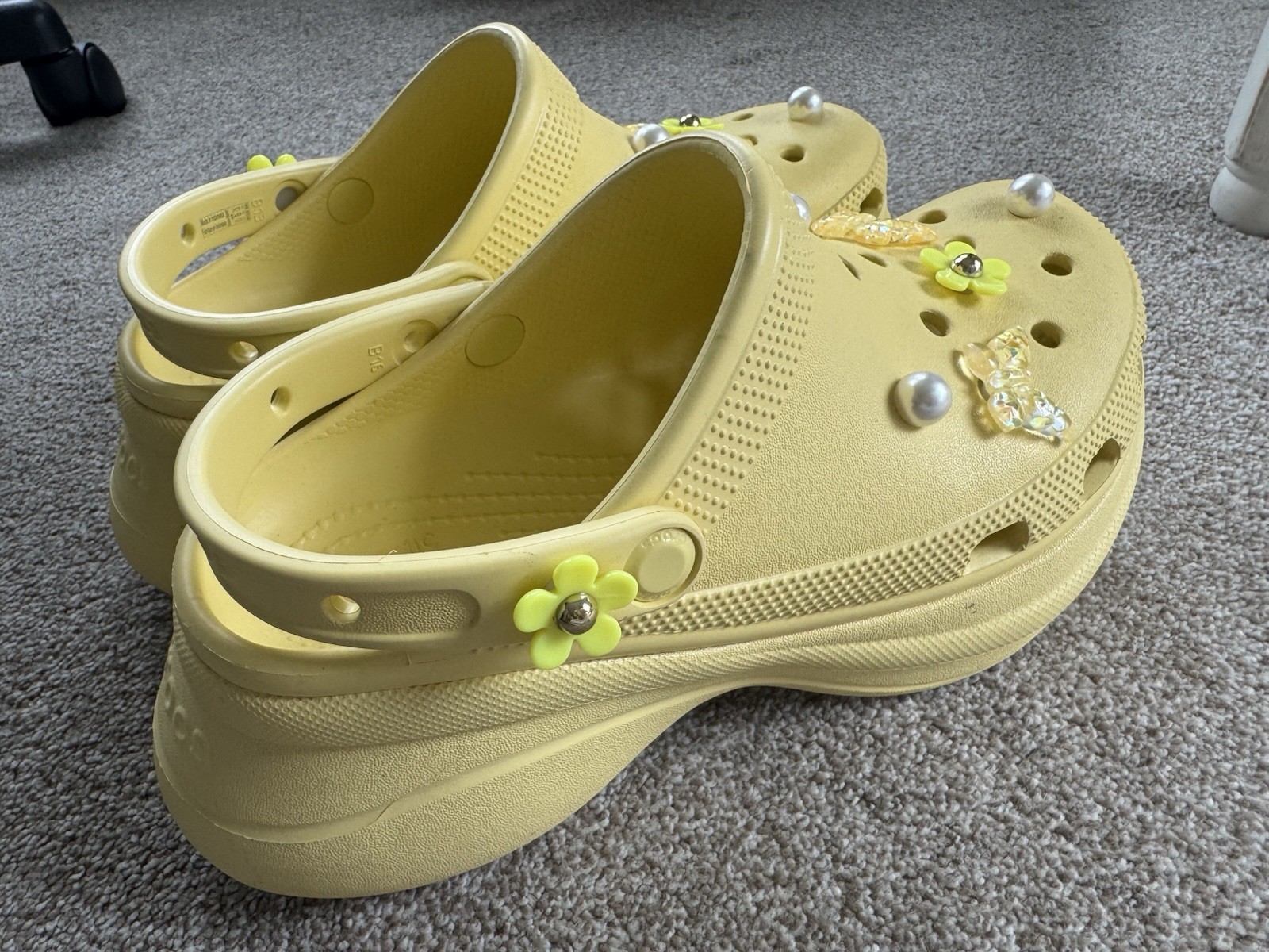 Crocs Women’s Classic Yellow Platform Clog Disco w Pearl & Sparkle Jibbitz Sz 8
