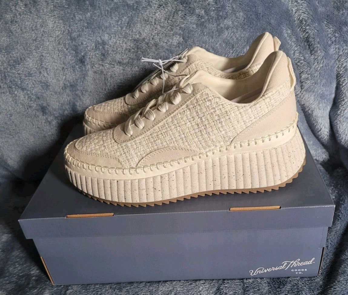 Universal Thread womens Persephone Sneakers Shoe size 8.5