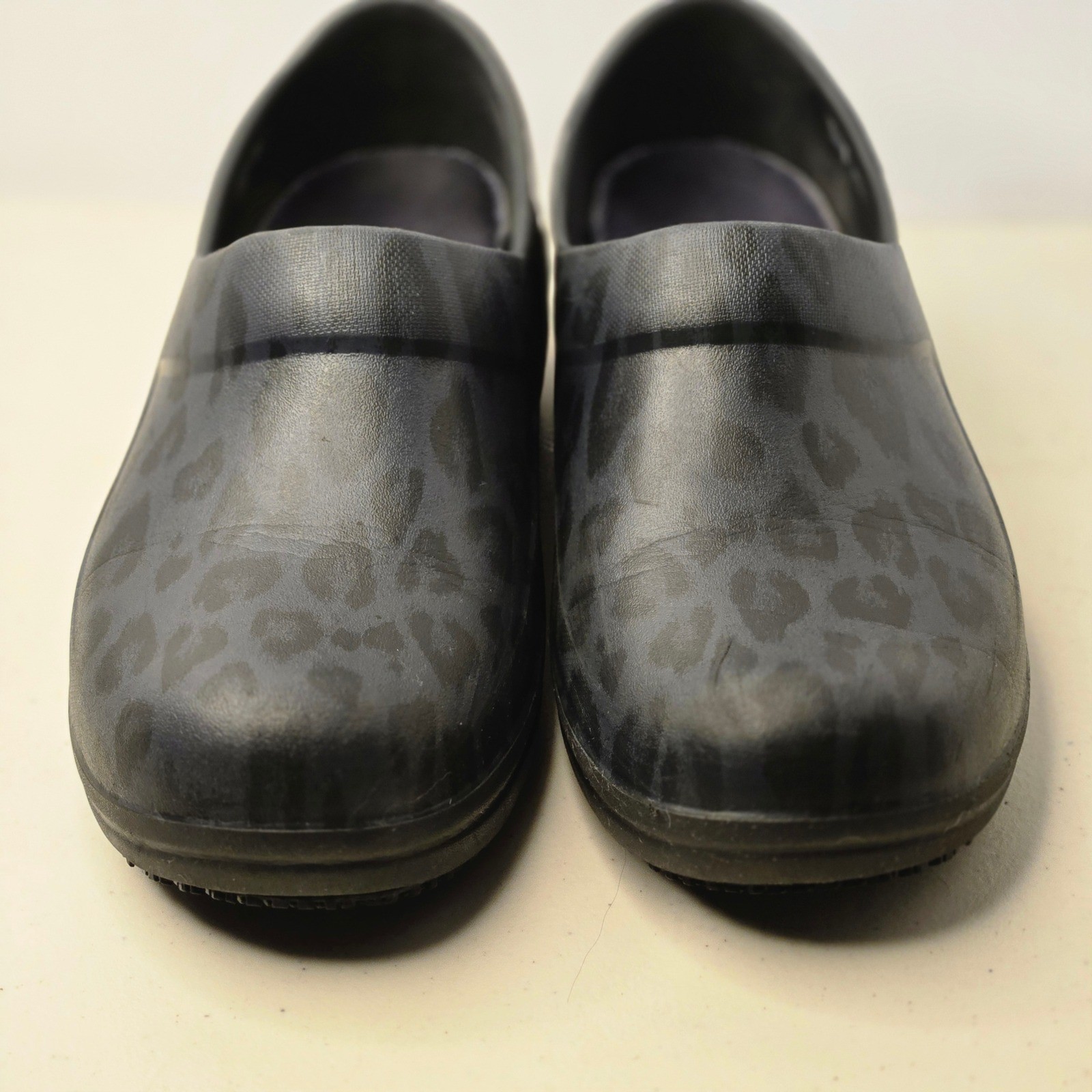 Crocs Neria Pro II Work Clogs Womens 9 Black Leopard Slip Resistant Nursing Shoe