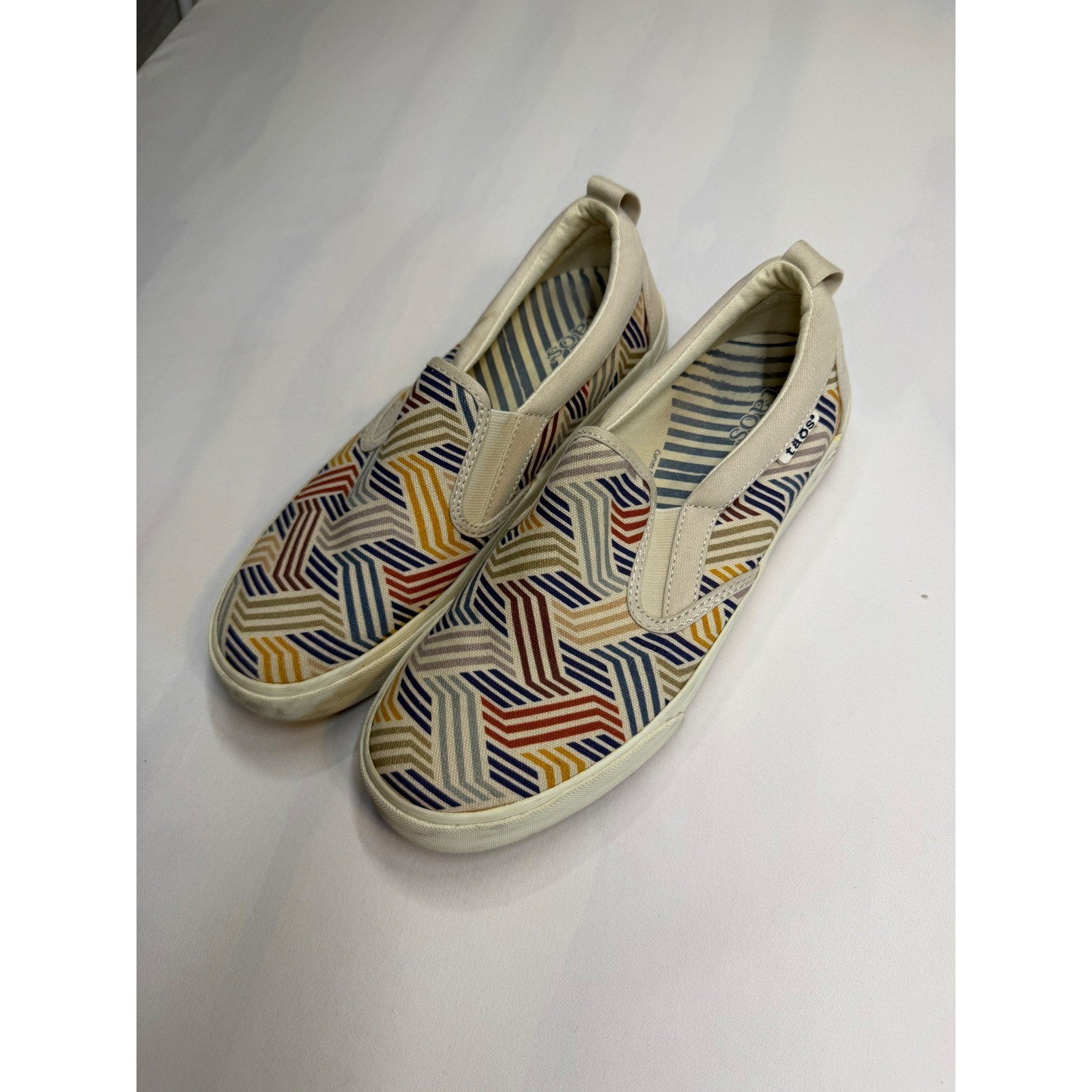 Taos Rubber Soul Slip On Sneakers Multi Color Geometric Canvas Womens 8.5