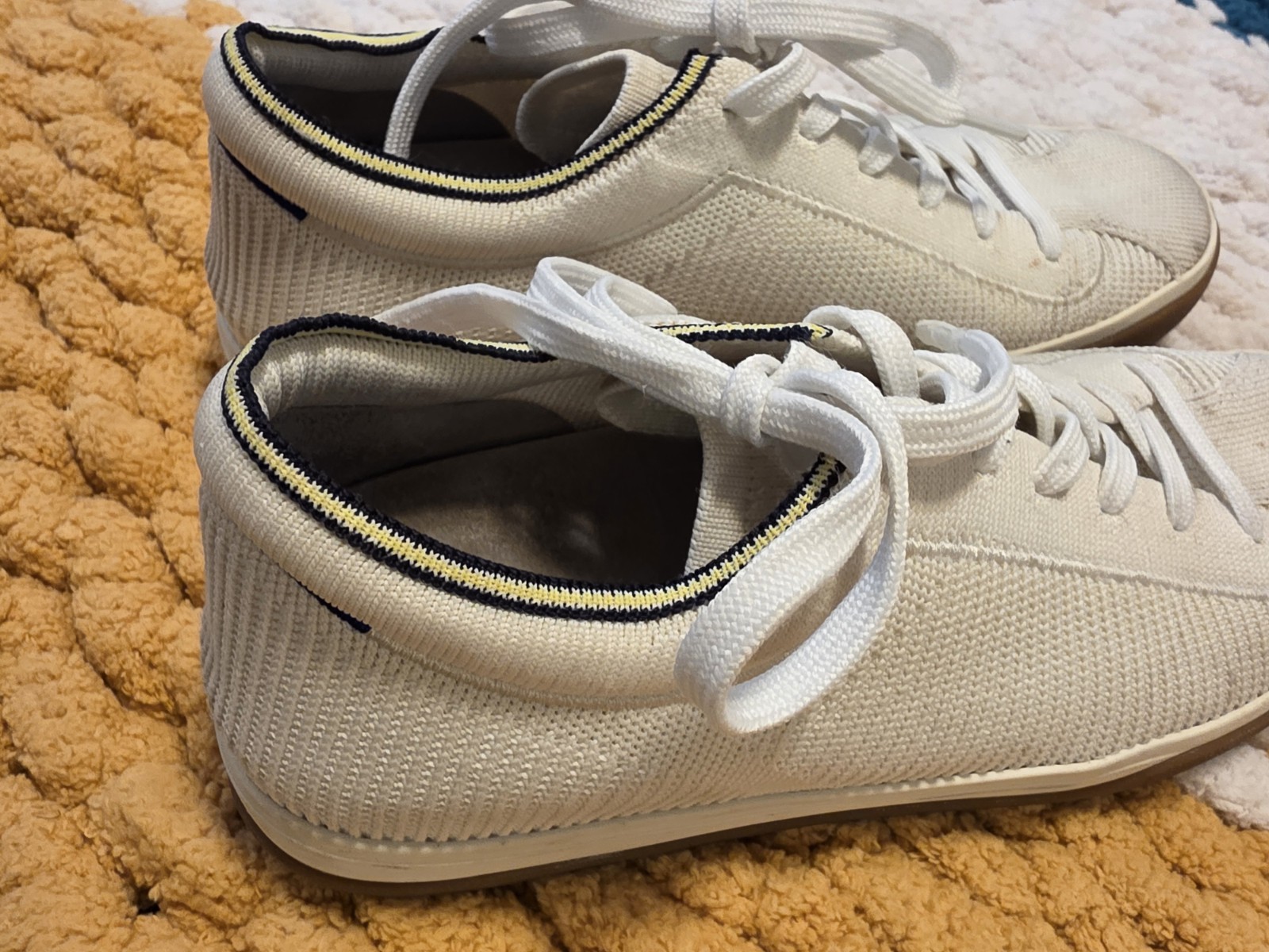 Rothys Womens Blonde Size 8 Cream Lace Up Round Toe Low Top Sneakers
