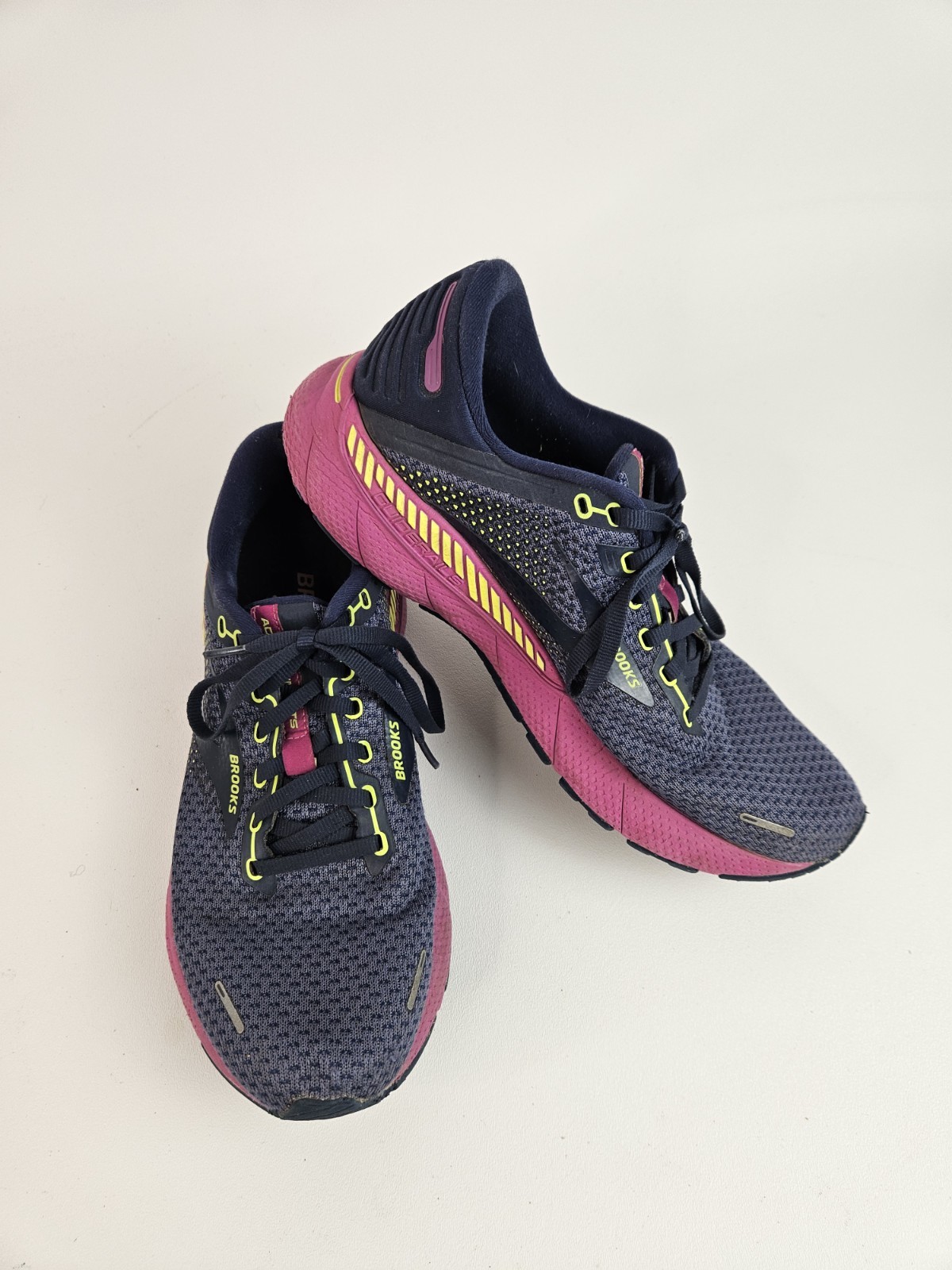 Brooks Adrenaline GTS 22 Womens Shoe Sz 10.5 B Running Nightshadow Viola Sneaker
