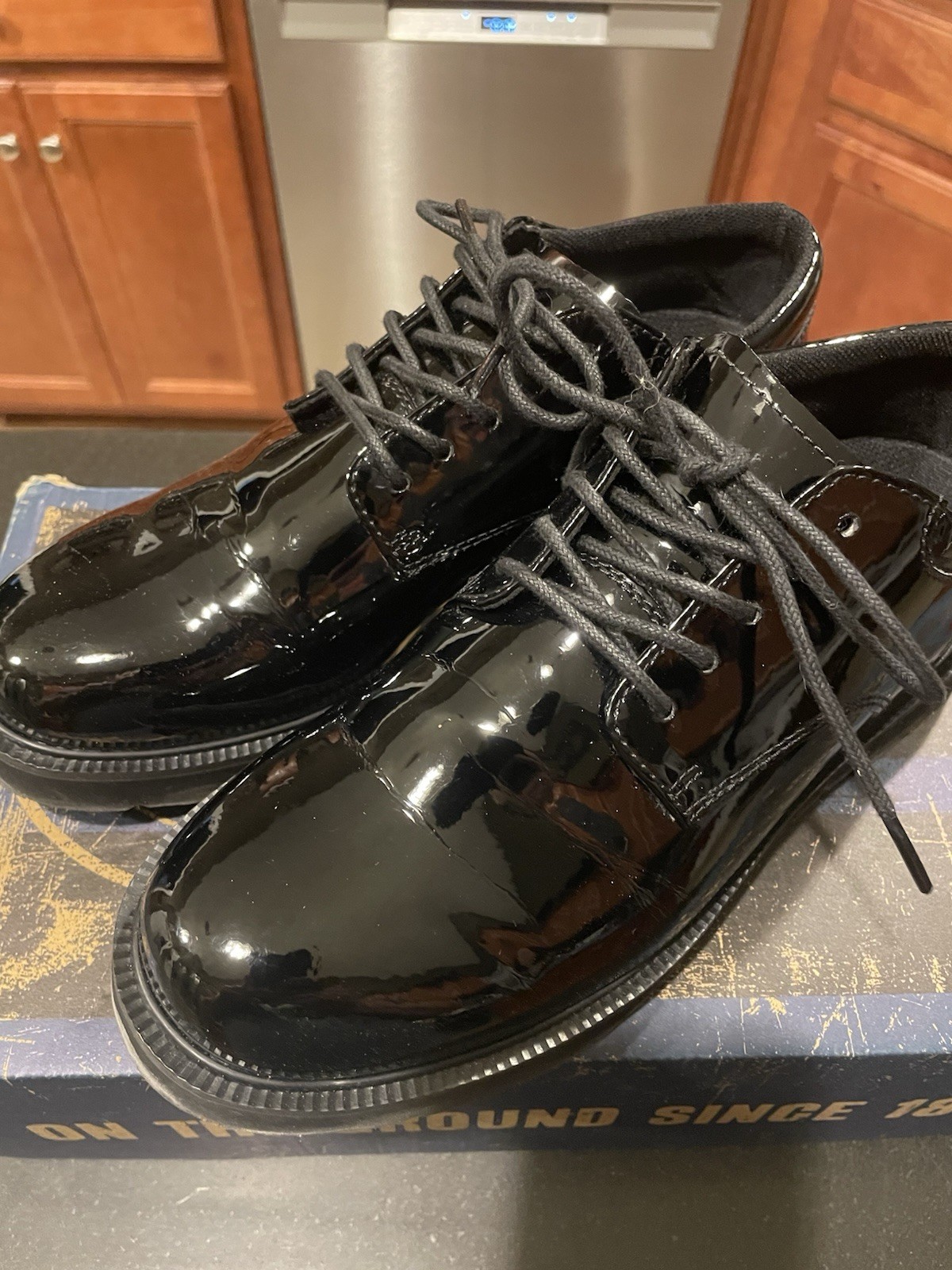 Women’s Size 8.5 High Gloss Duty Shoe