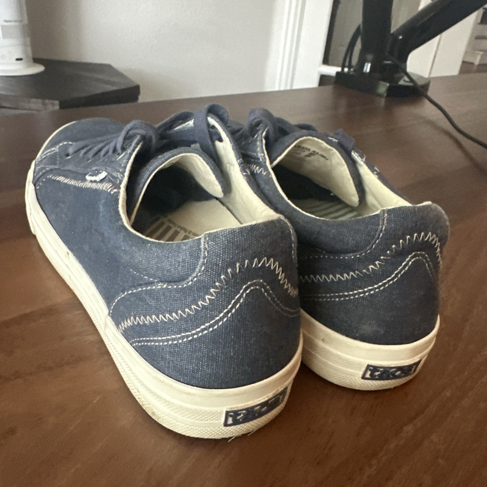 Women’s TAOS Star Sneakers Casual Shoe – Size 9.5 – Blue Washed Denim