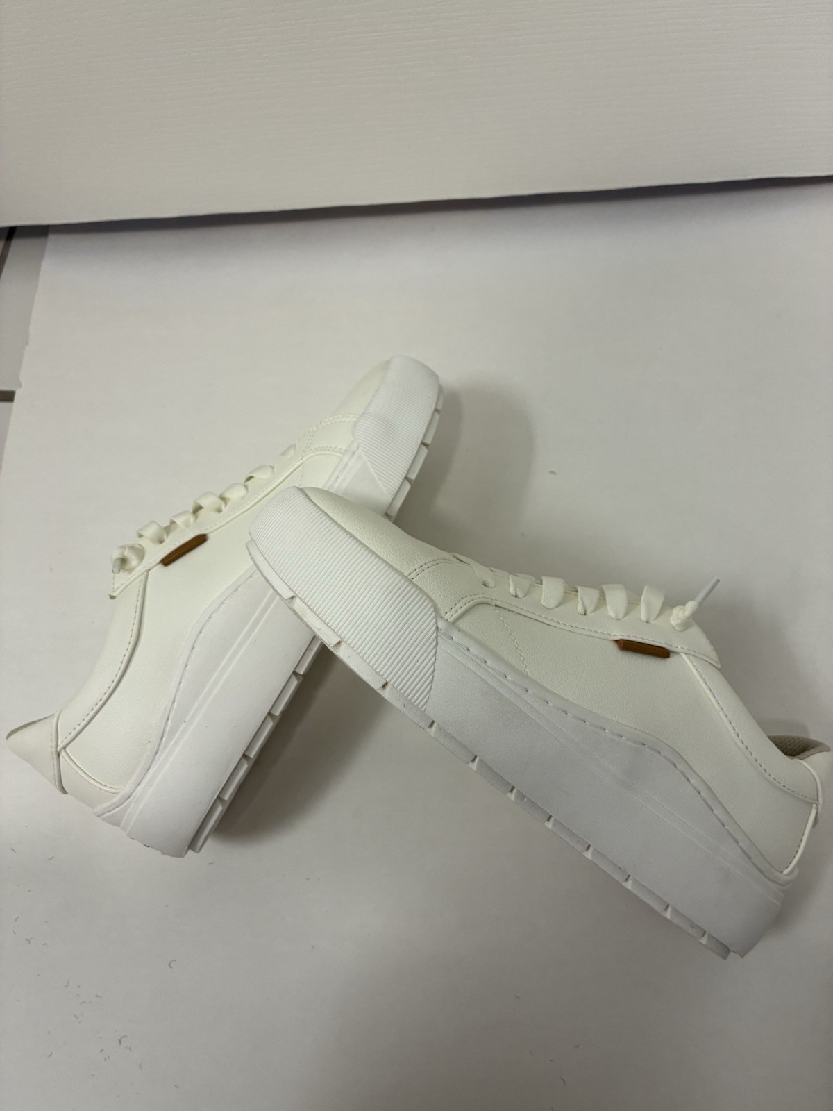 Dr. Scholl’s Women’s Time Off Go Slip On Sneaker White Faux Leather Size 7.5