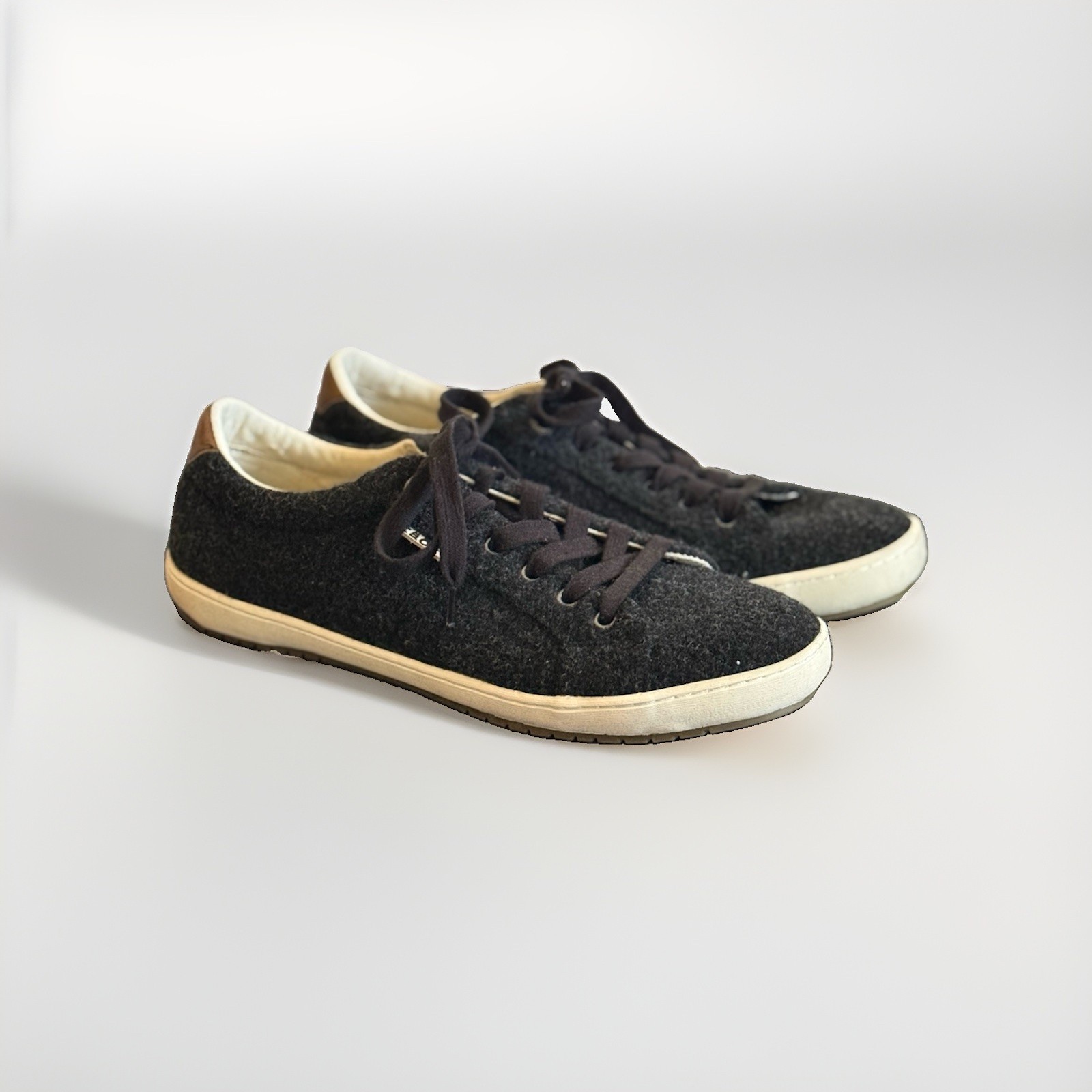 Taos Star Burst Sneakers Women’s Size 9.5 Black Wool Lace Up Comfort Shoes