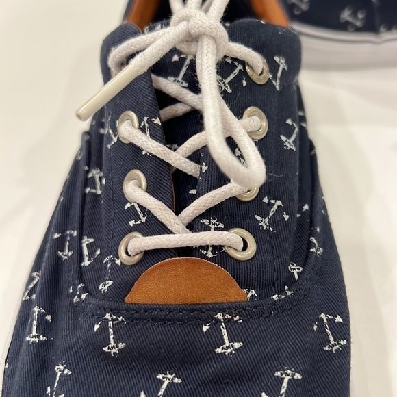G.H. BASS & Co. Women’s “Navigate” Sneakers navy blue with white anchors Size 9