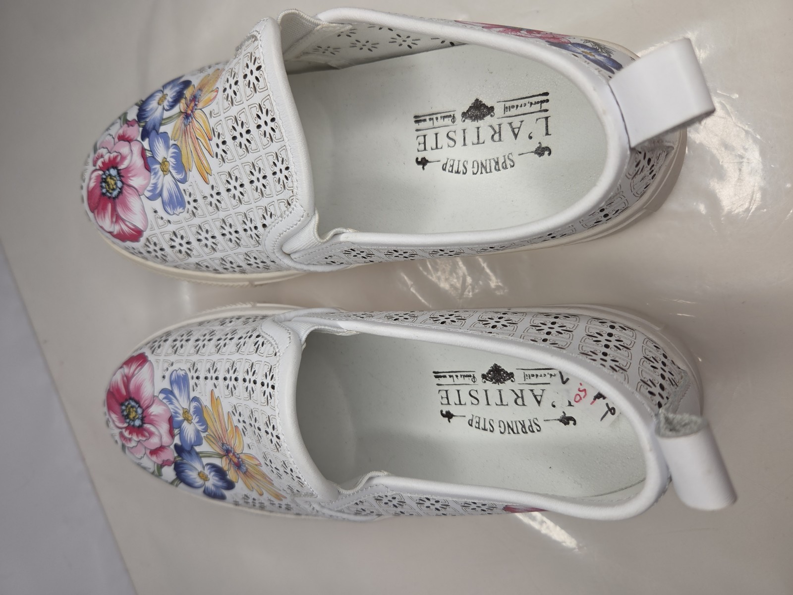 Spring Step L’Artiste Reallove White Leather sneaker Laser Cut Floral Sz 7 NWOB