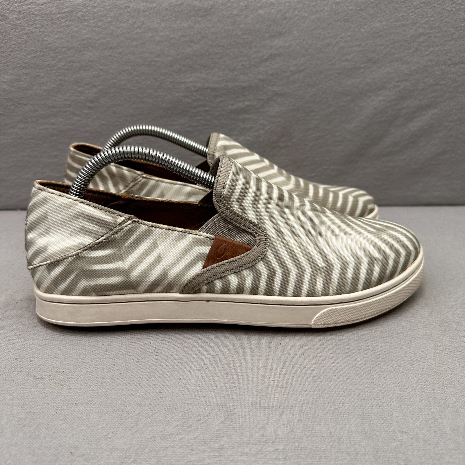 OluKai Pehuea Pai Womens Size 7 Shoes Gray/Off White Canvas Slip On Sneakers