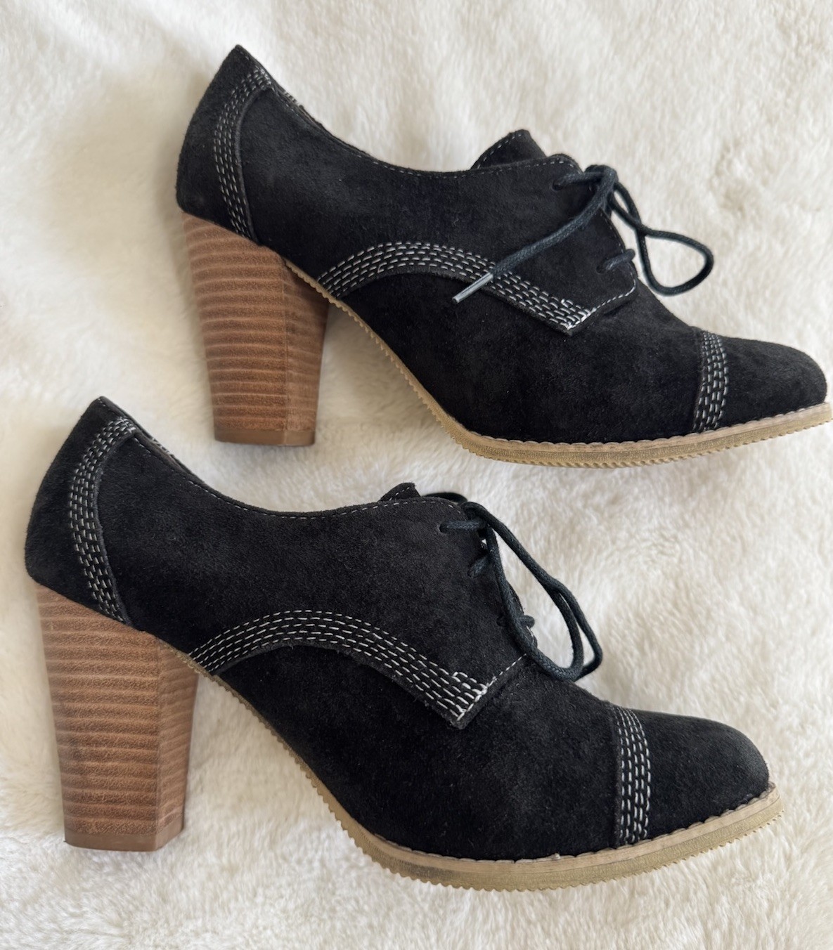 Women’s Oxford Shoes Size. 7 Black Suede Lace Up Stacked Heel School-Girl