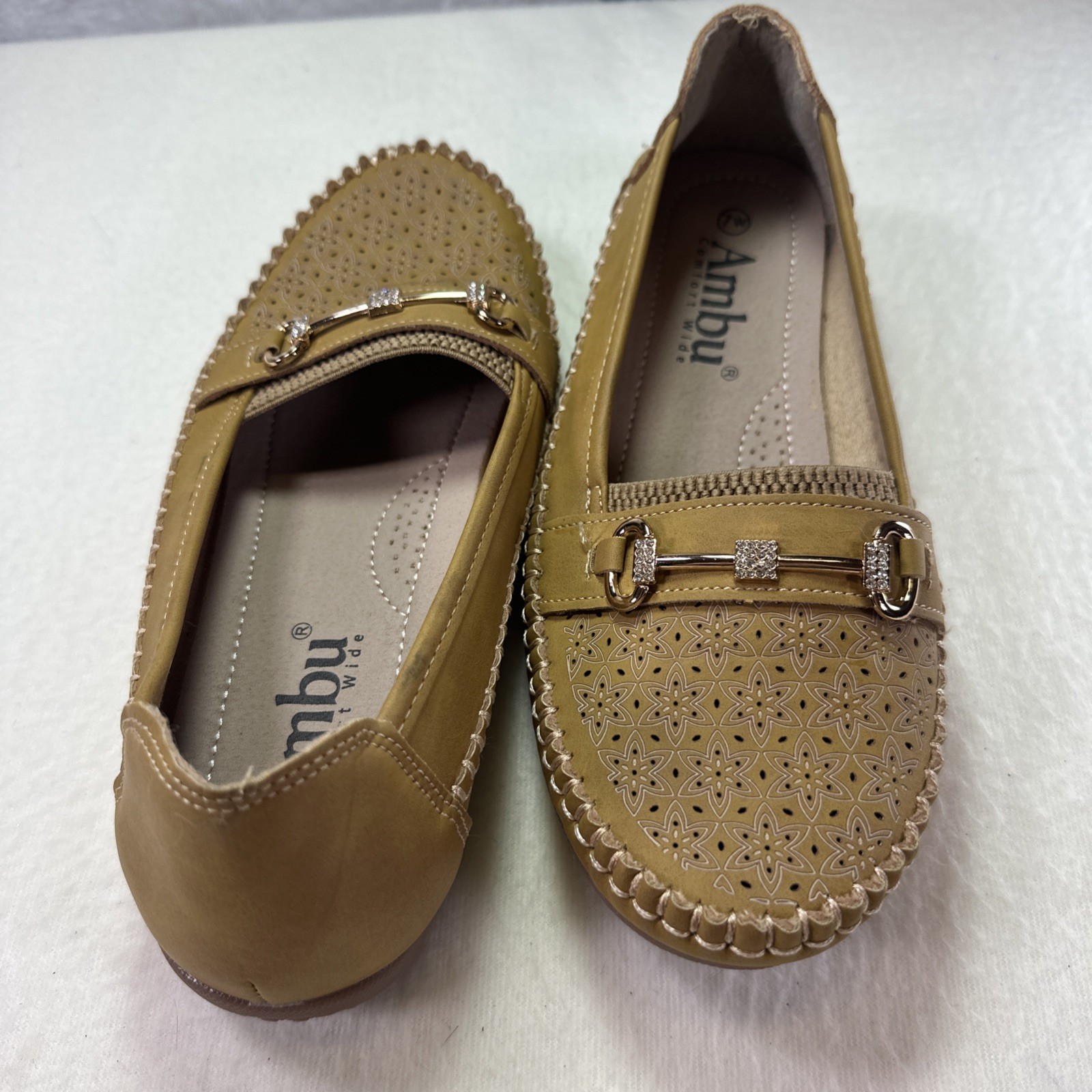 Moccasin Ambu Comfort Womens Size 7 Shoes Flat Slip On Loafers Beige Tan Nwob