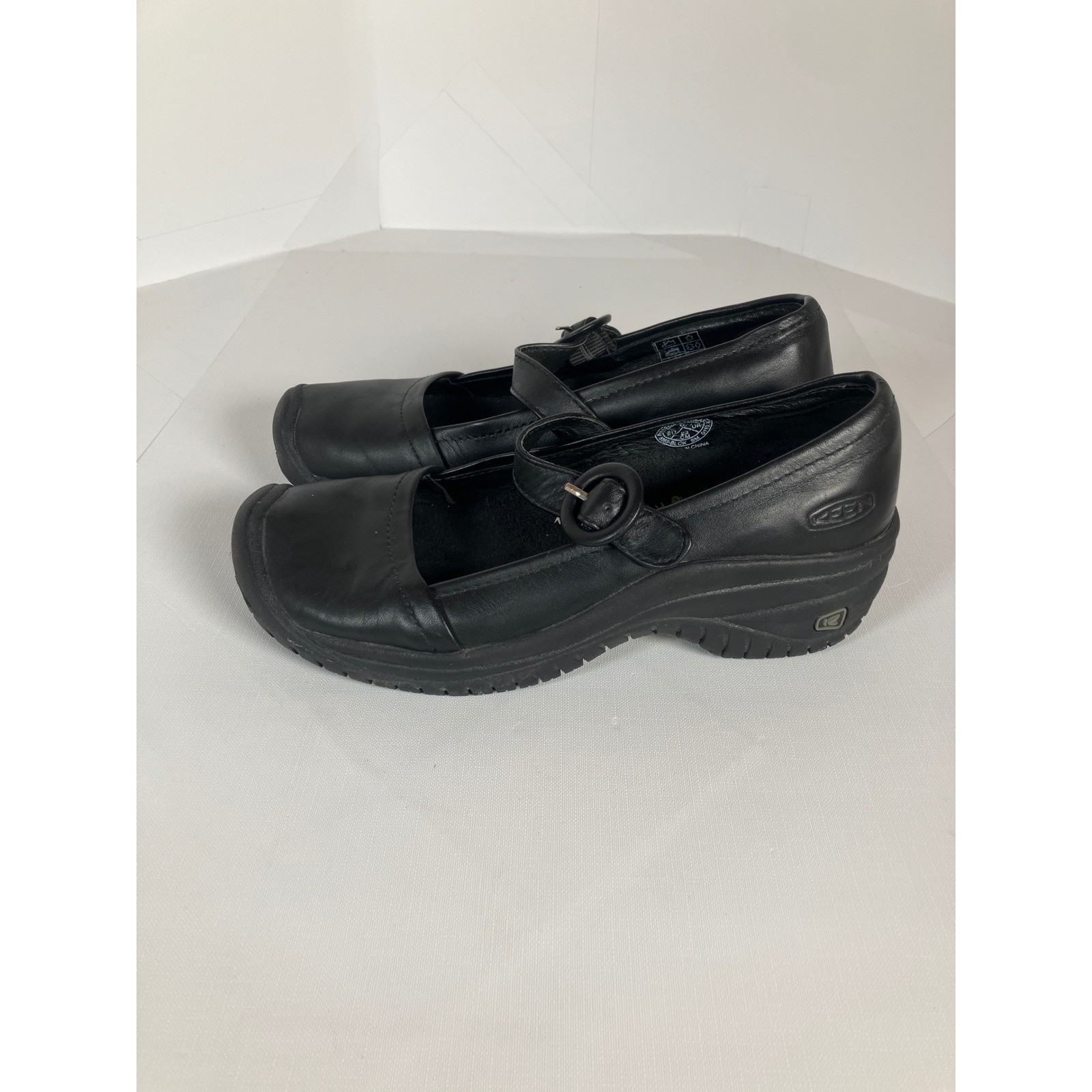 Keen Women 6 Black Leather Mary Jane Slip Resistant Work Shoes 5368-BLCK Cush