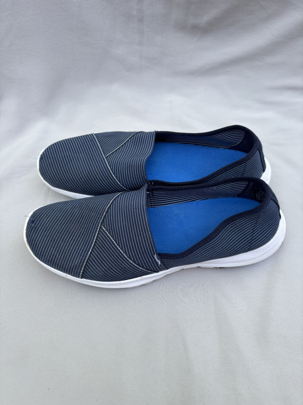L.L Bean Women’s Navy Blue/White Striped Low-Top Back Cove Slip-on Shoes US 9M