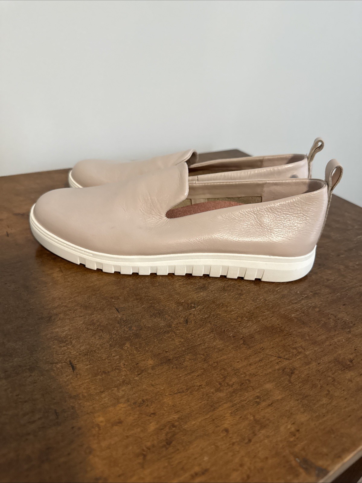 NEW. VIONIC FLEX 360 Leather Slip Ons – Uptown Willa In Size 8M. Camel Color