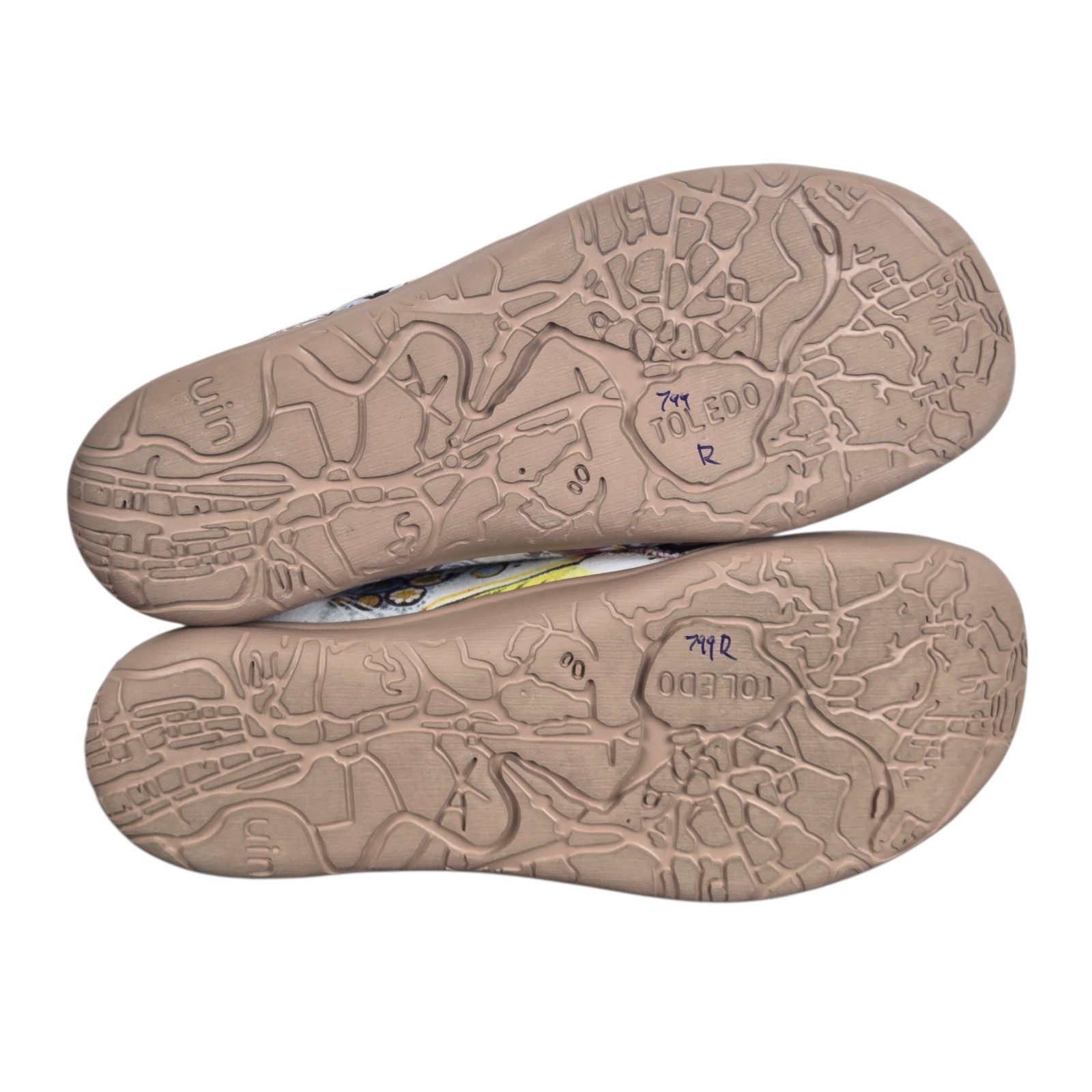 UIN Toledo Kitty Cat Slip On Shoes Sz 7 Canvas Art Abstract Multicolor W0101055