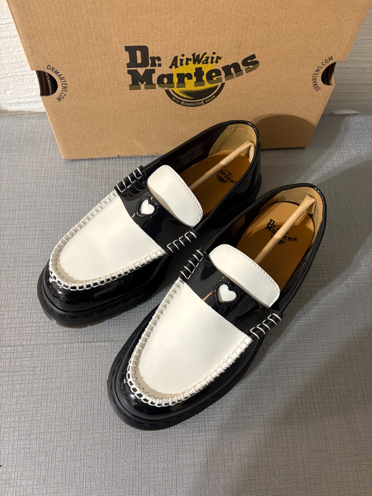 Dr. Martens PENTON HEART Two-Tone Arcadia Leather Loafers MSRP$190 Preppy Chic