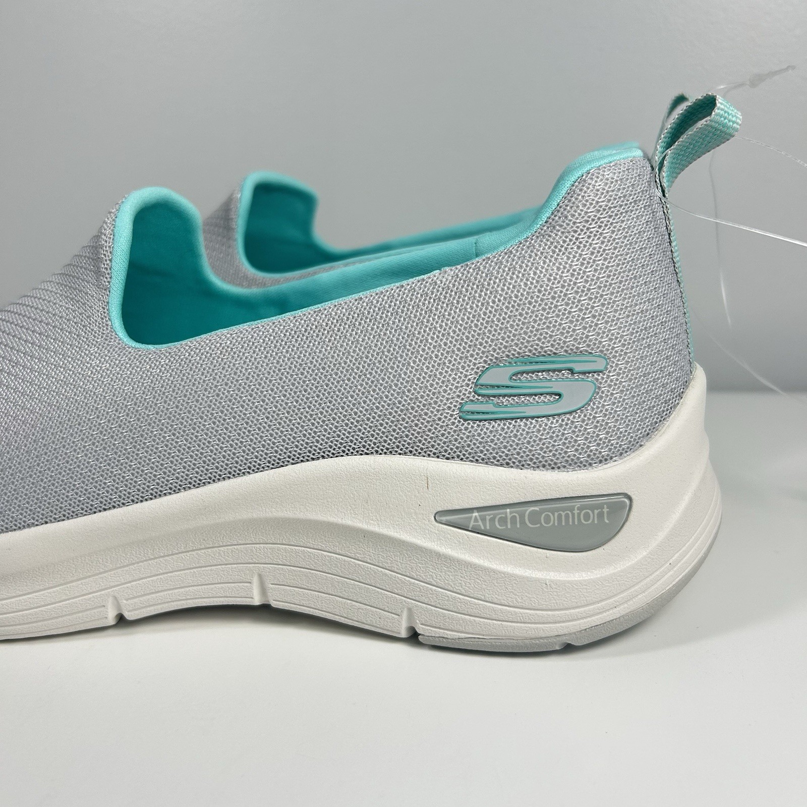 New Skechers Arch Support Shoes Women’s Size 11 Slip On Walking Light Grey Aqua