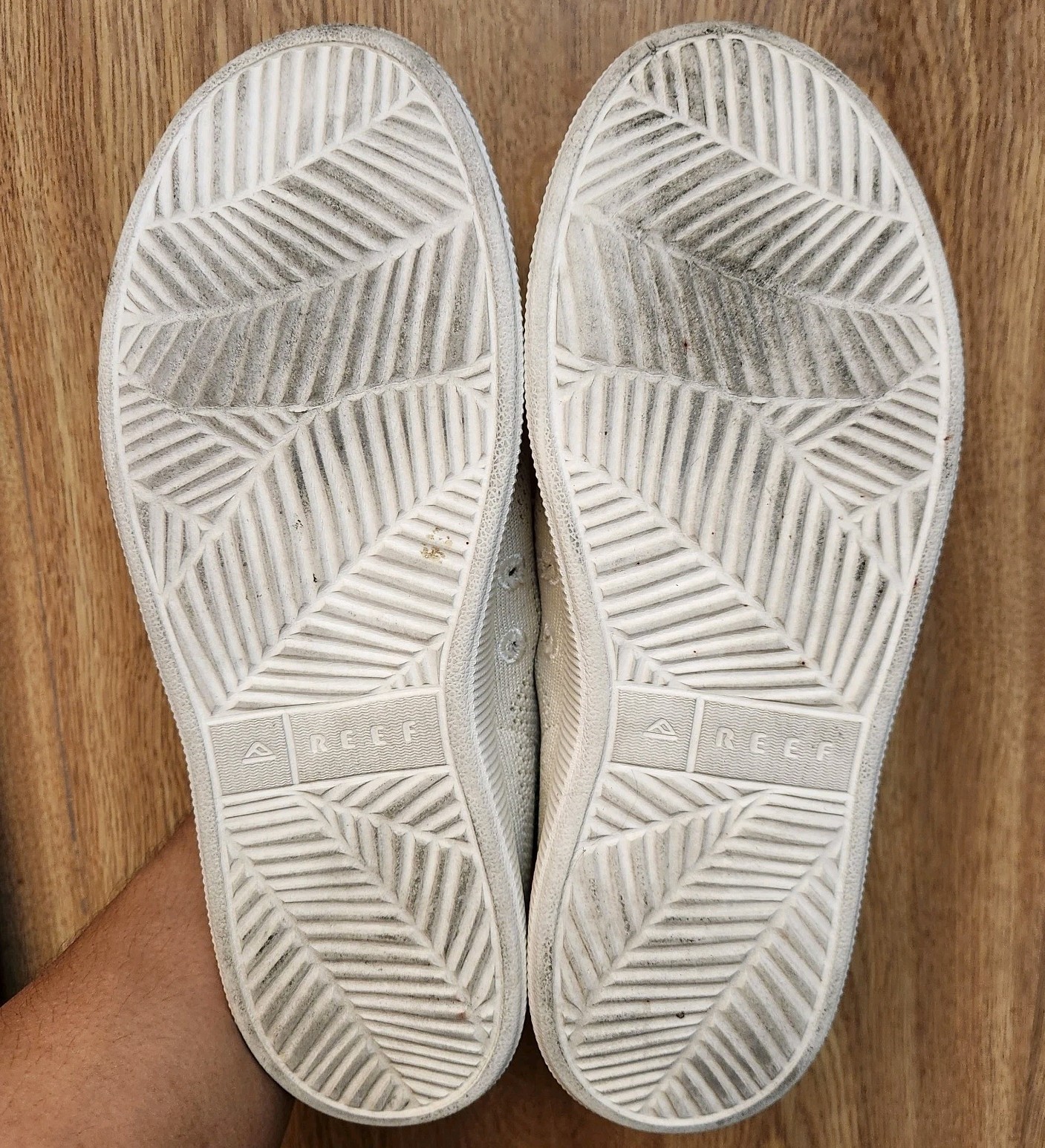 Reef Swellsole Nepture Breathable Mesh Sneakers Womens Size 10 Beige and White