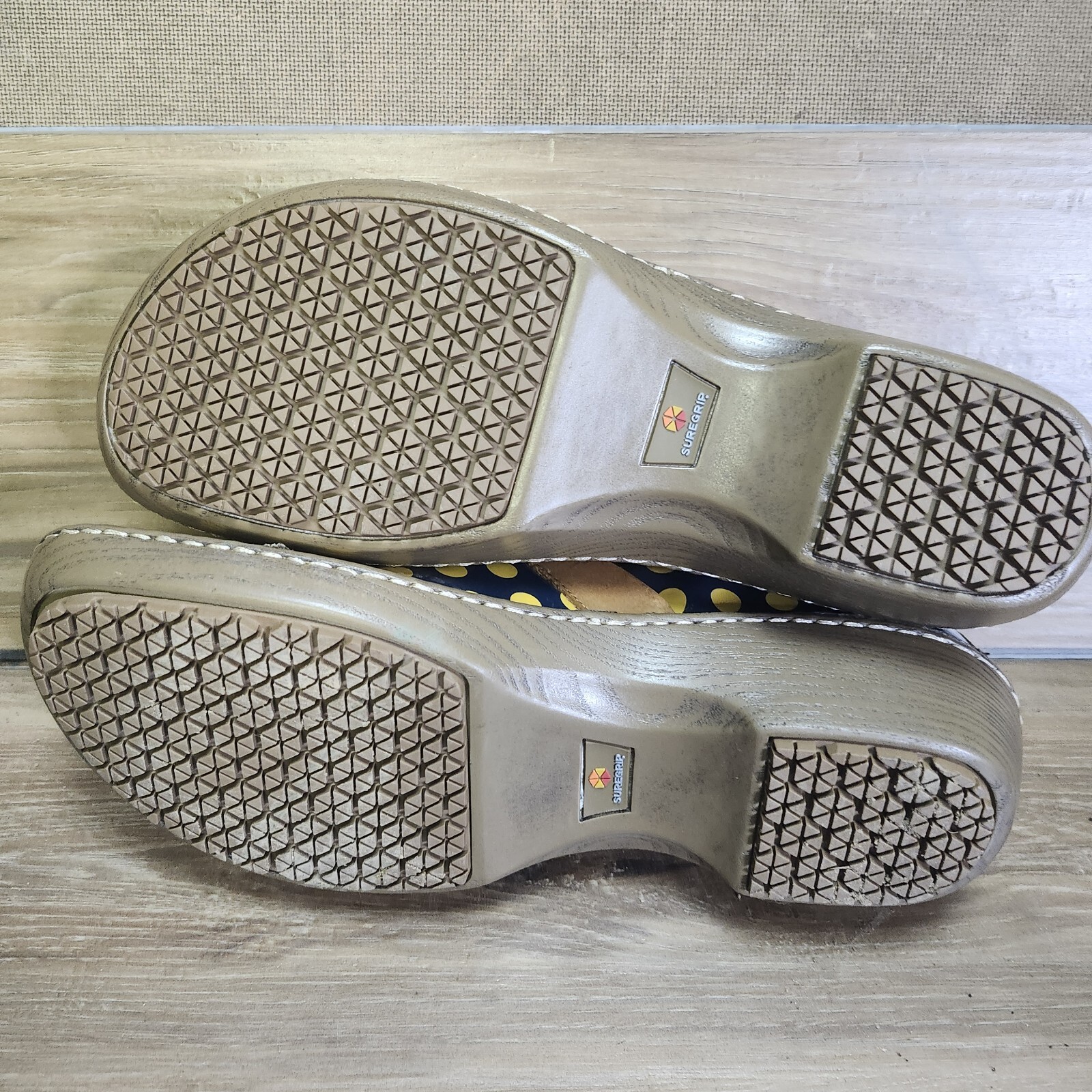 Lila Clogs Sure Grip Size 11m Slip Resistant Navy Yellow Spa Comfort