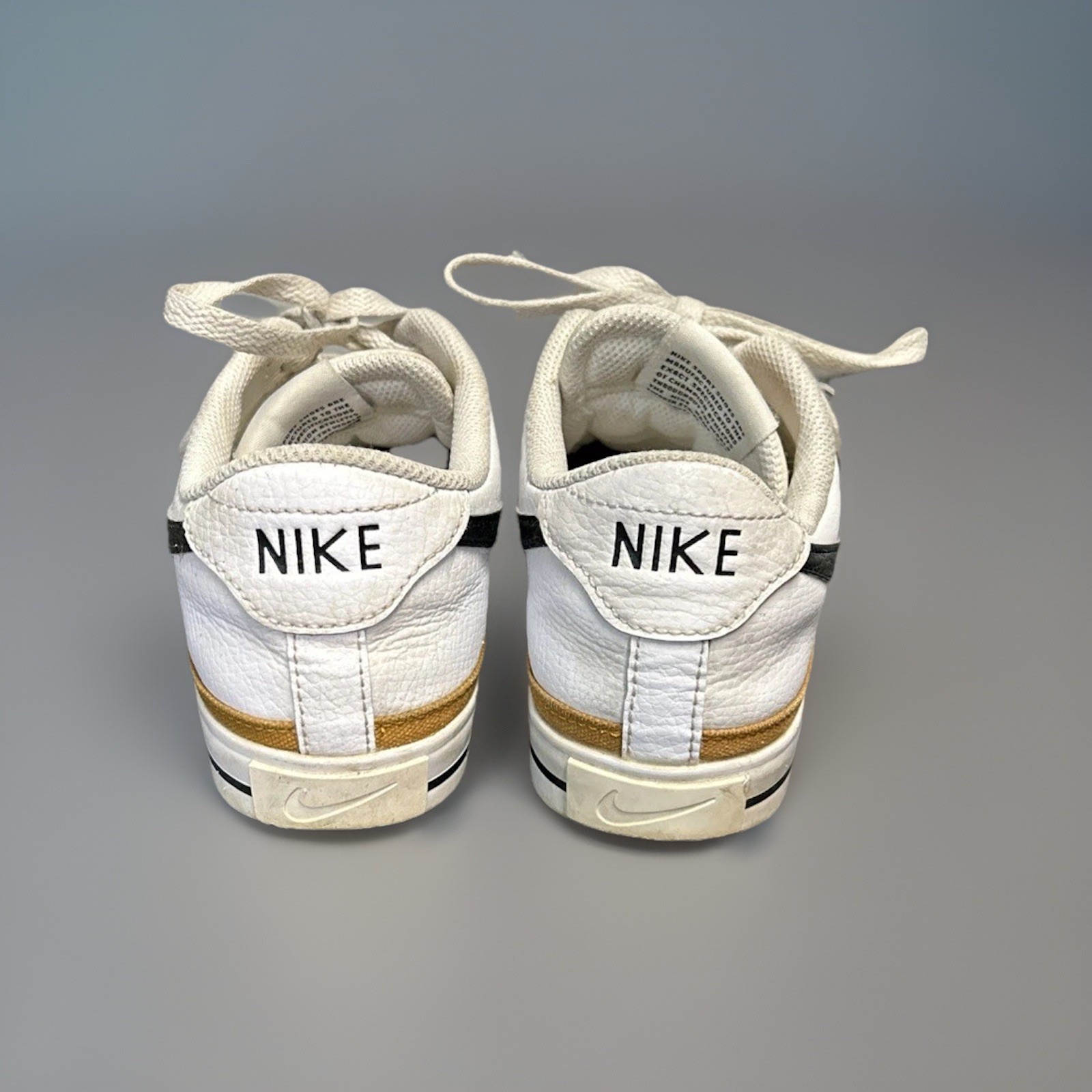 Nike White Black Swoosh Sneakers Gum Sole Women’s 7.5 Classic Casual Shoes