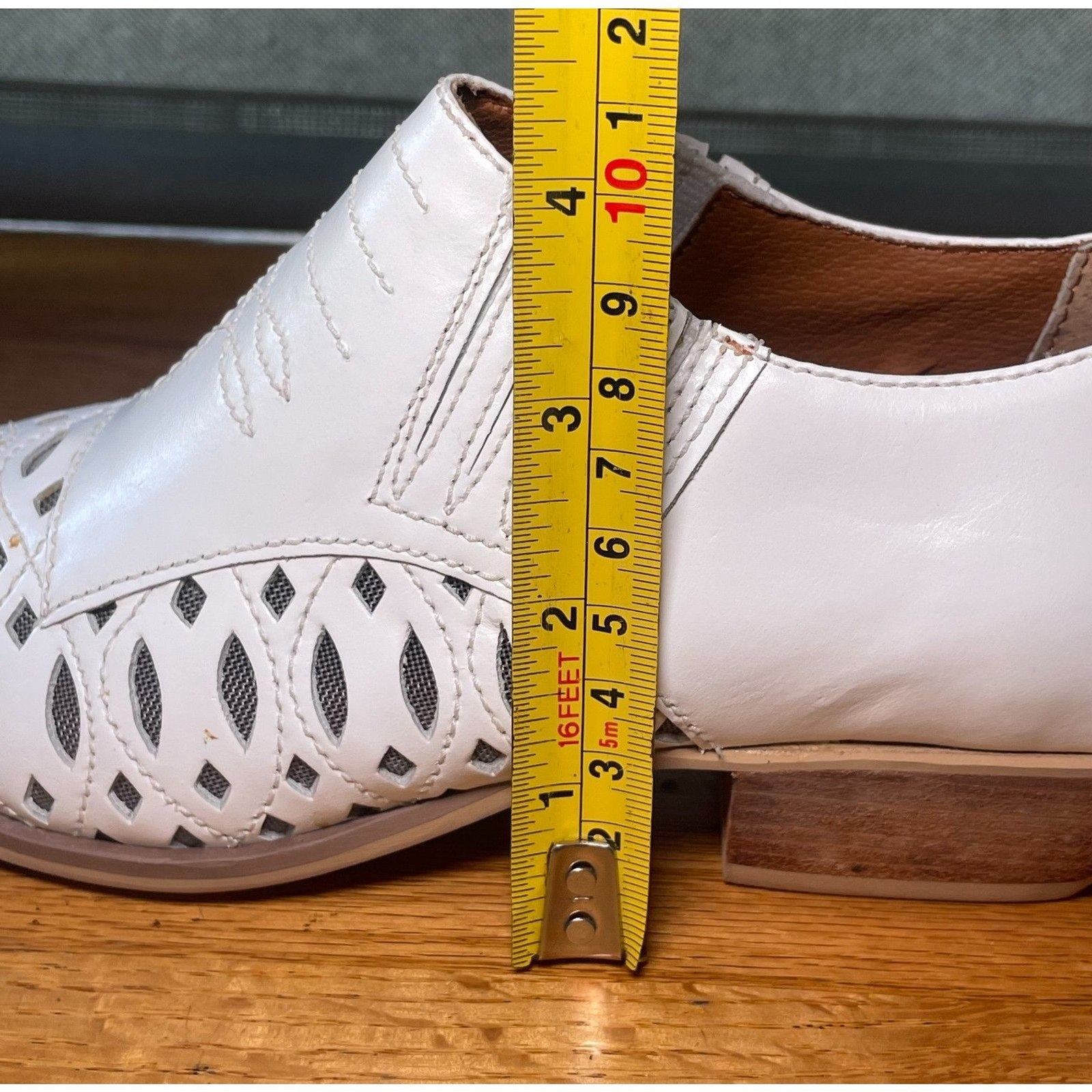 Nine West White Leather Cutout Pointed Toe Loafers Low Block Heel 8.5 M Brazil