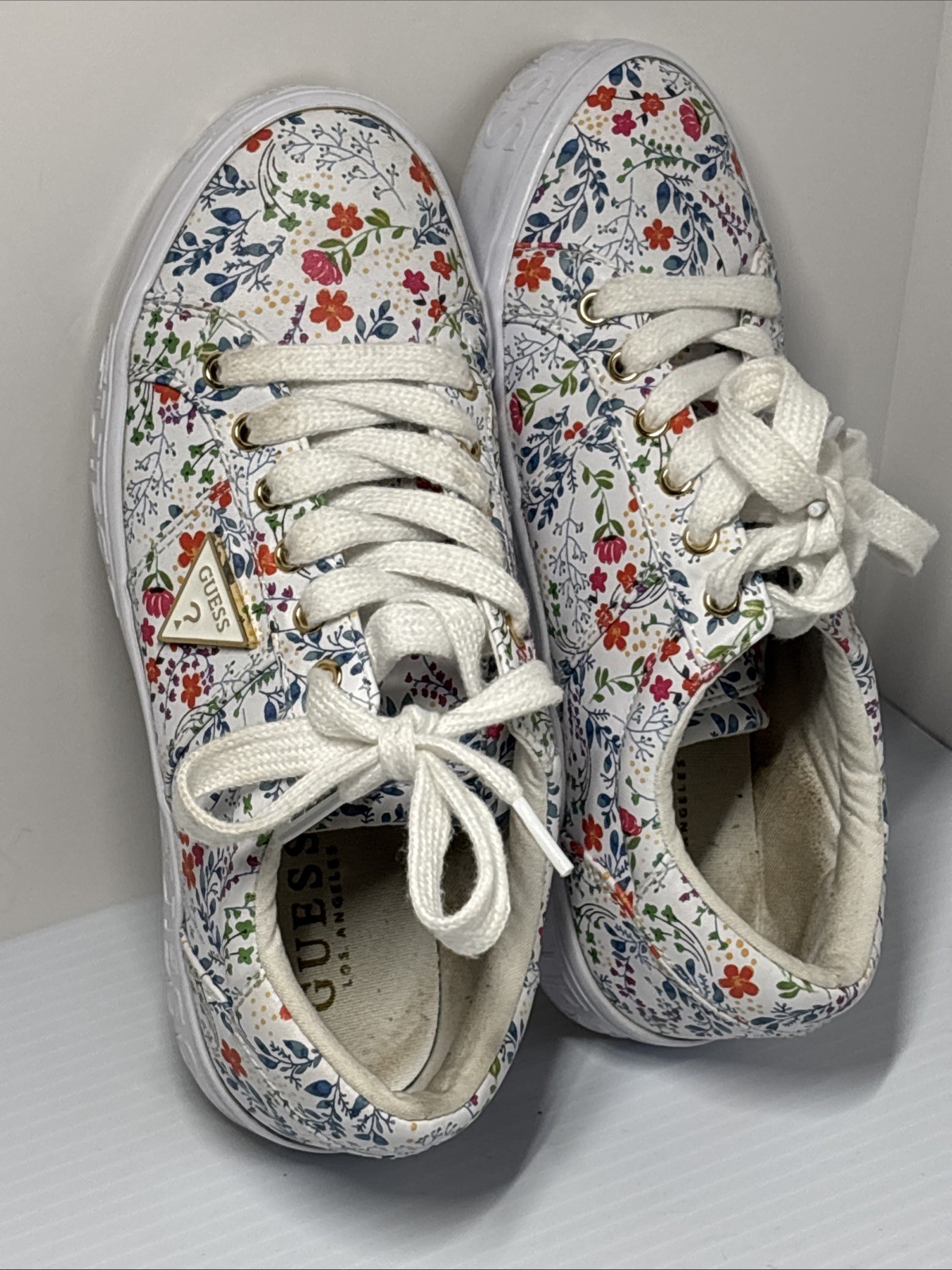 Guess Shoes Womens 6 White Floral Logo Y2K Sneakers Man Made Upper
