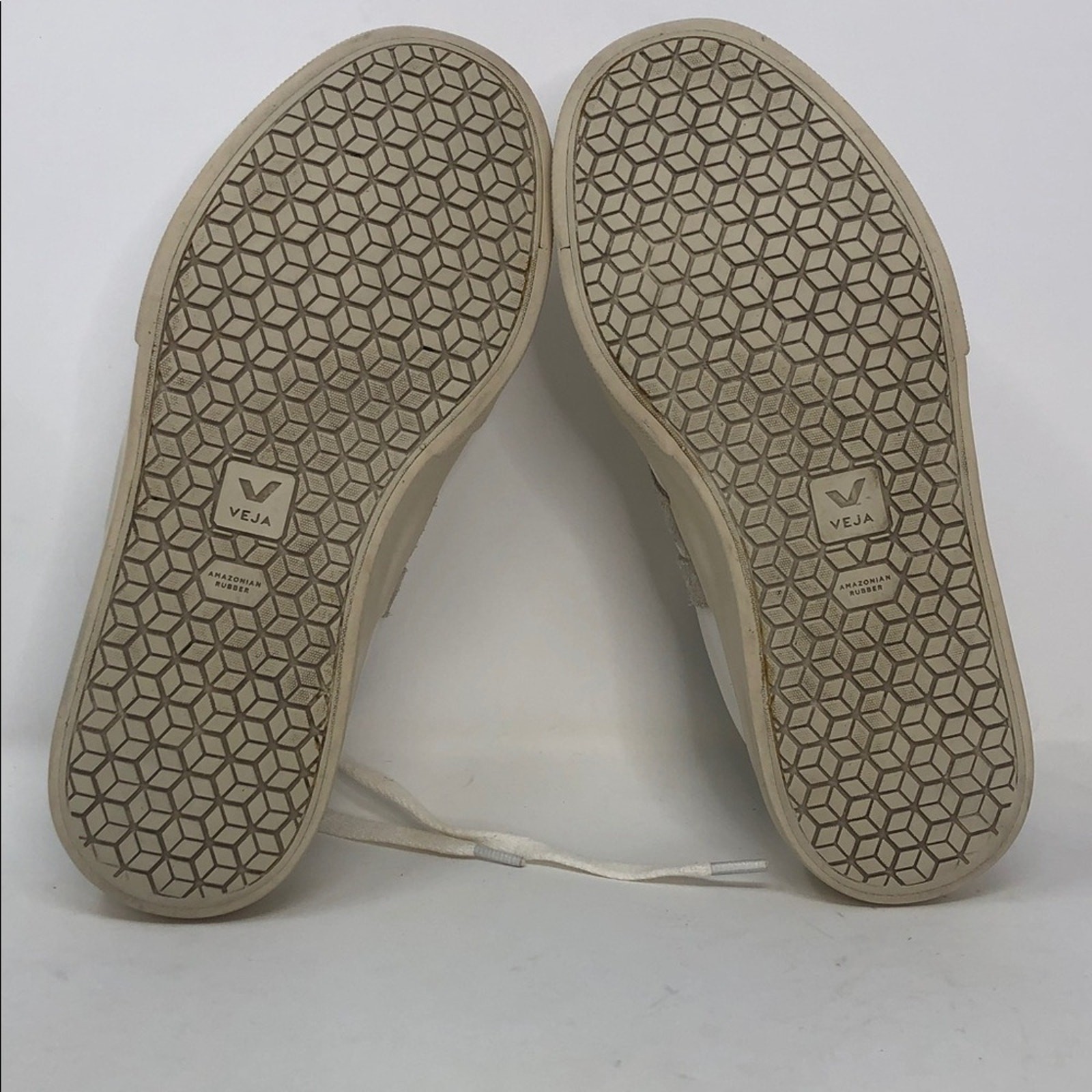 Veja T2 White Beige Women’s Leather Sneakers – Size 6