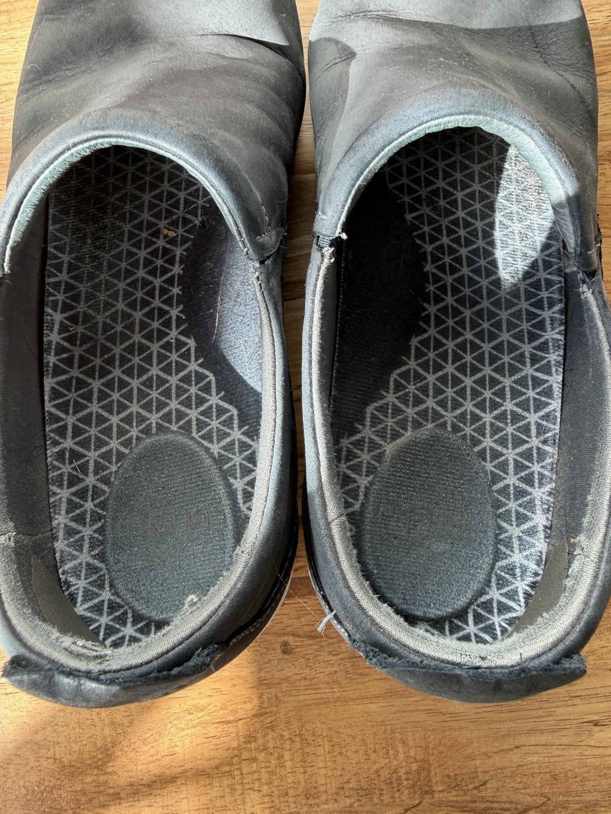 Dansko Patti Women’s 41 Navy Blue Milled Nubuck Waterproof Slip-On Clogs Vibram