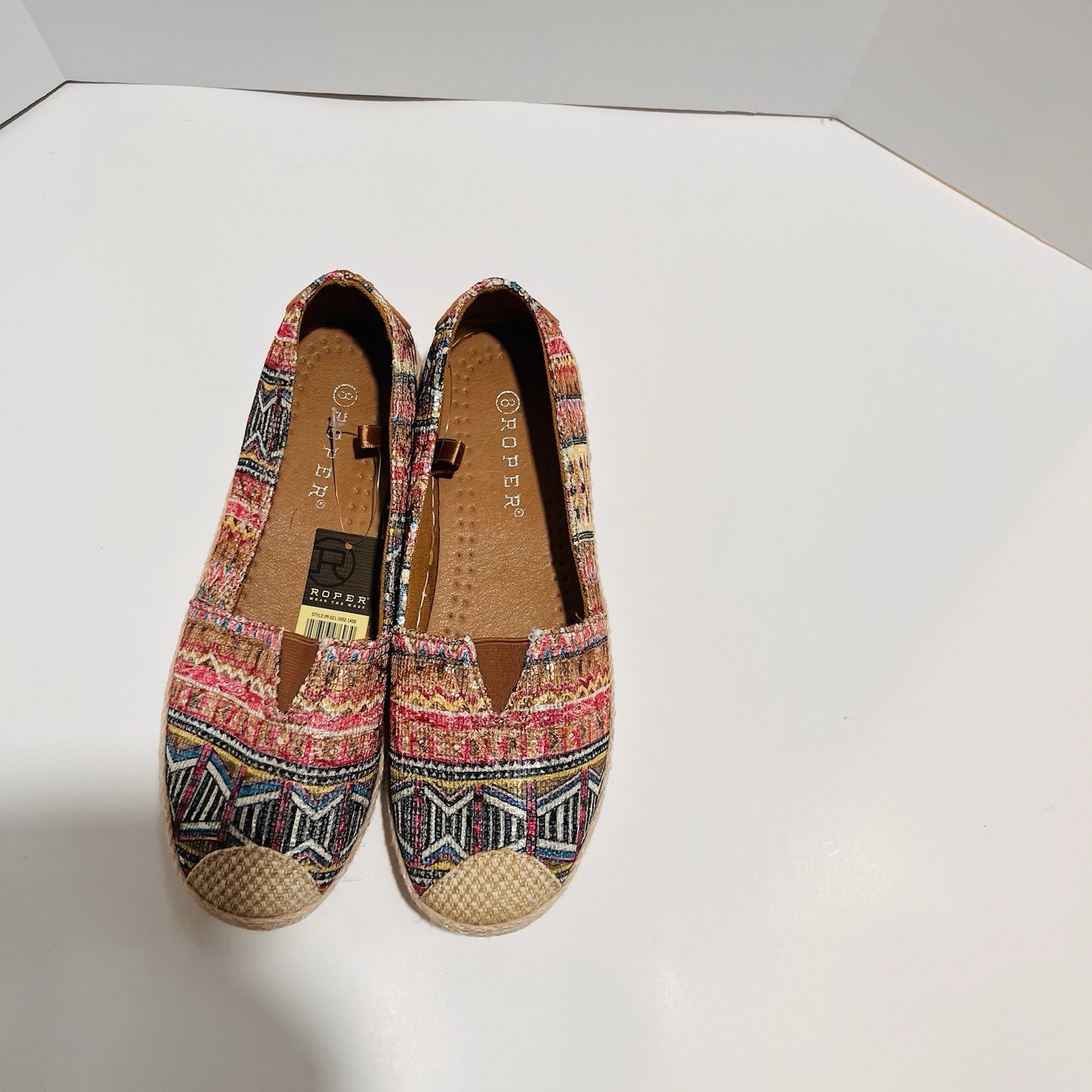 Roper Woman’s colorful western pattern flats jute trim size 8