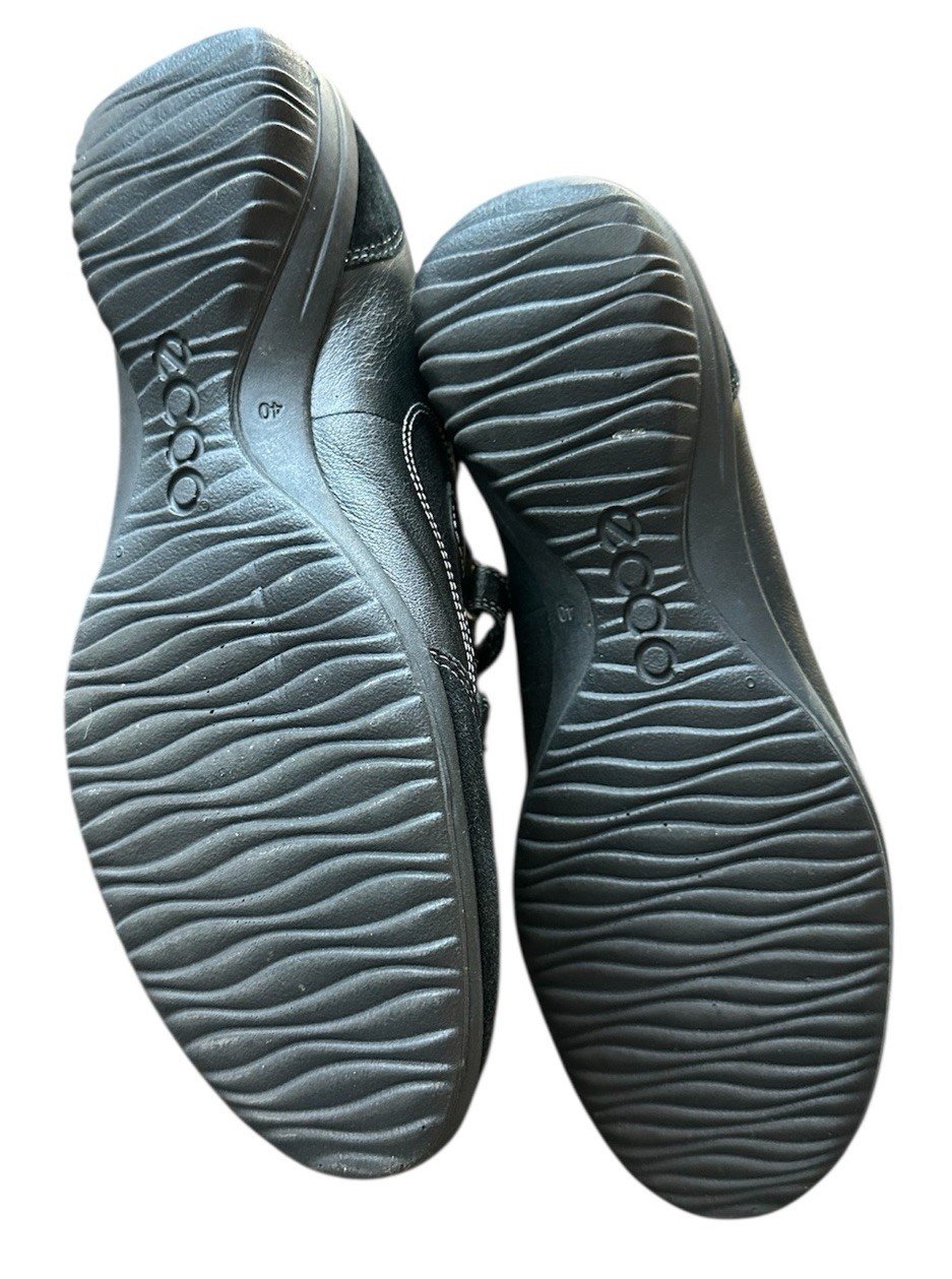 ECCO Women’s Comfort Black Leather Hook & Loop Straps Sneaker Size 9 – 9 1/2 US