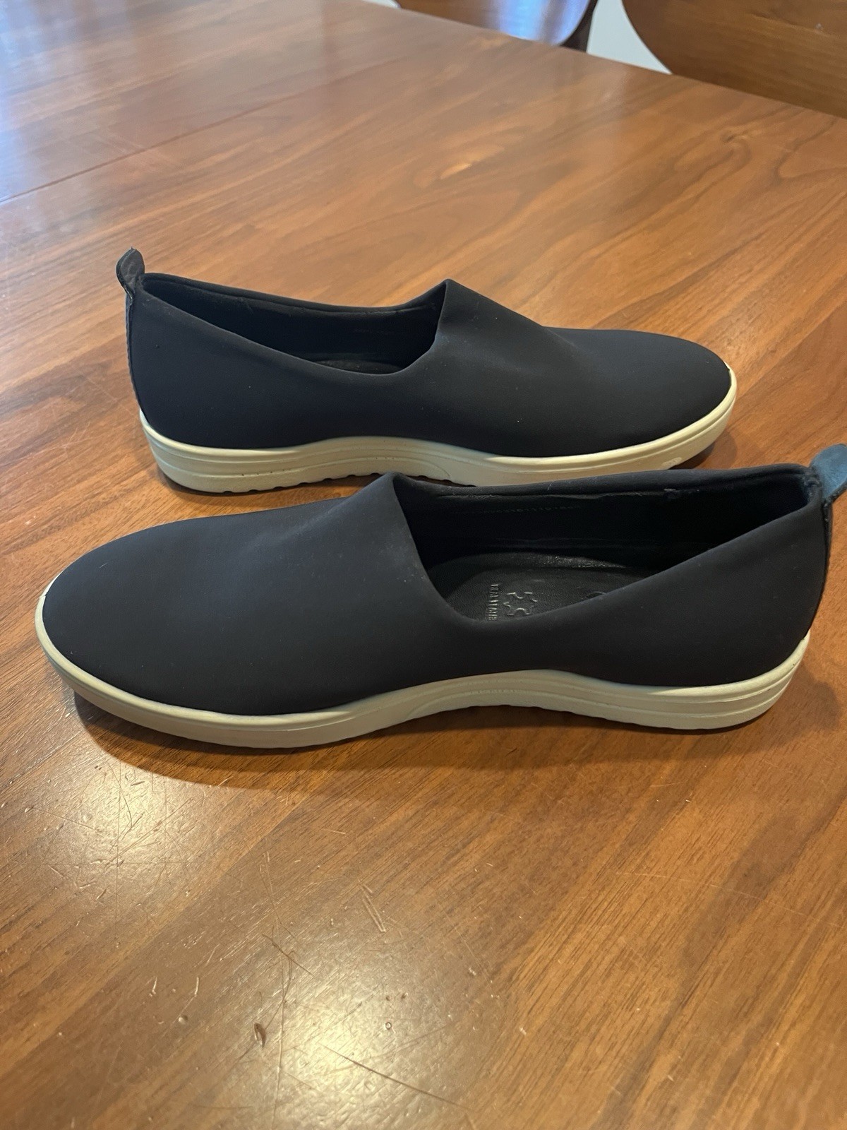 Woman’s Ecco Size 36 Shoe