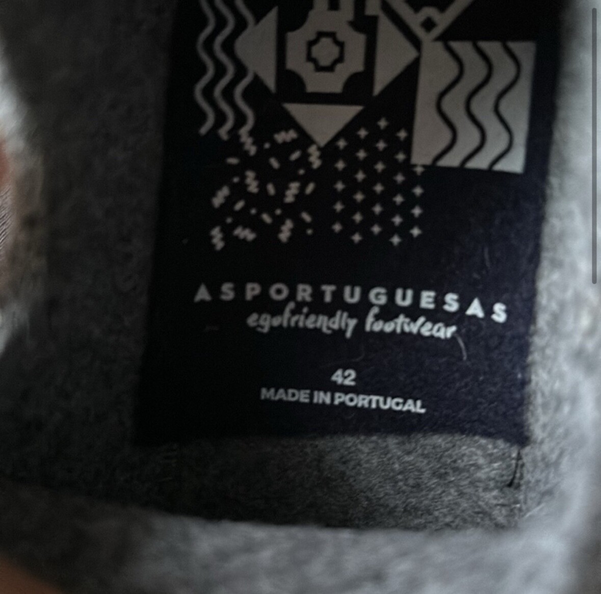 asportuguesas size 42. New in box in color concrete.