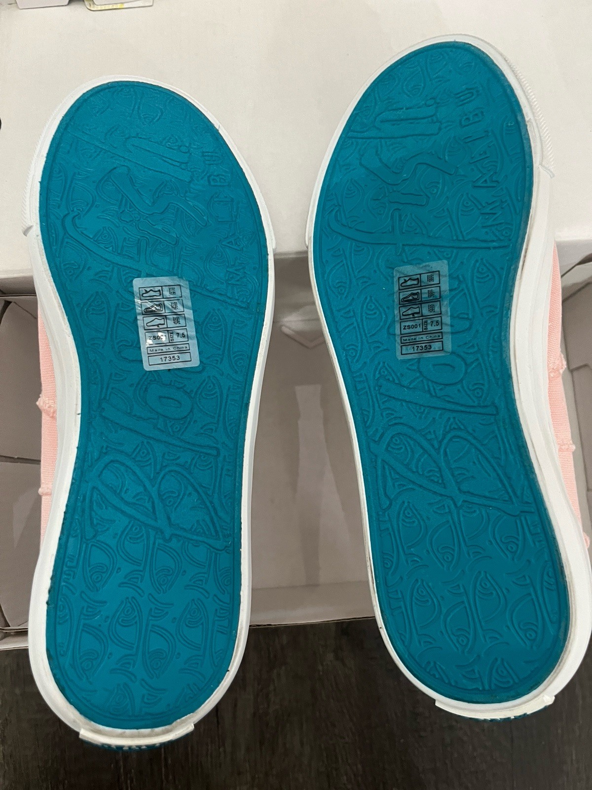 Blowfish Malibu Play Pink Slip On Laceless Sneakers Women’s Size 7.5 New In Box