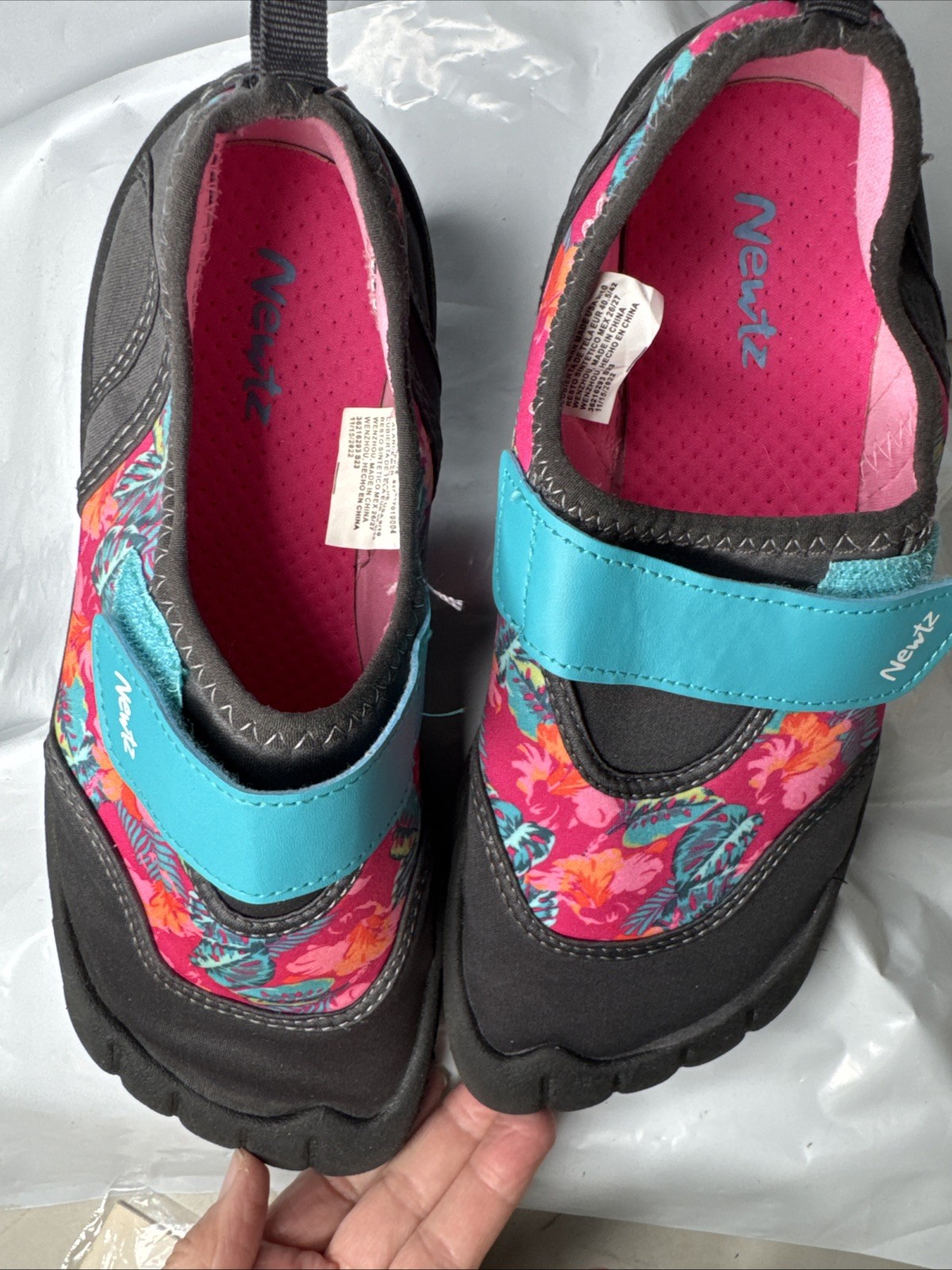 Newtz Water Shoes Womens Sz 11 Slip On Beach Vacation Travel Pink Tropical