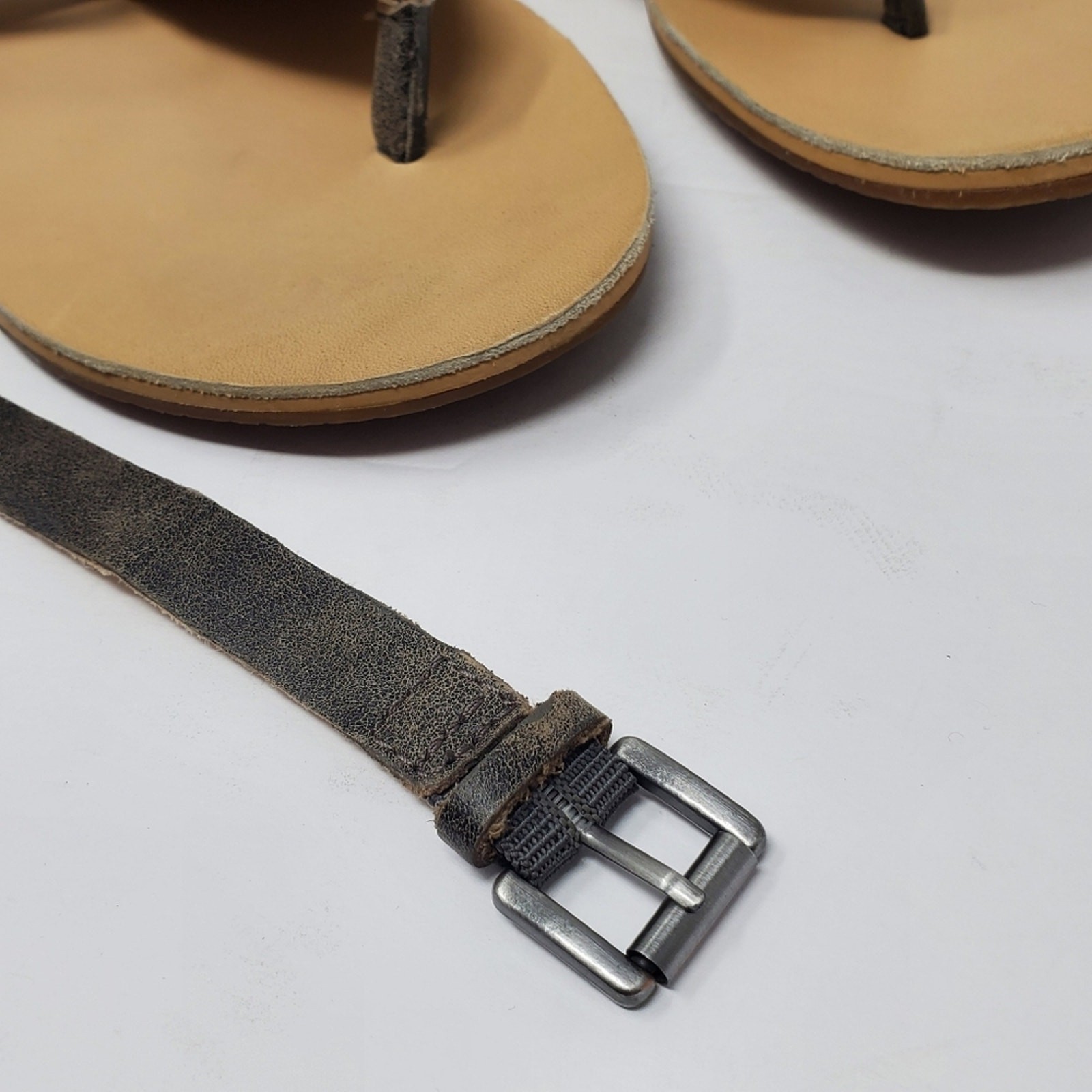 Koolaburra By UGG Acacia Leather studded ankle wrap strap sandal Great conditio