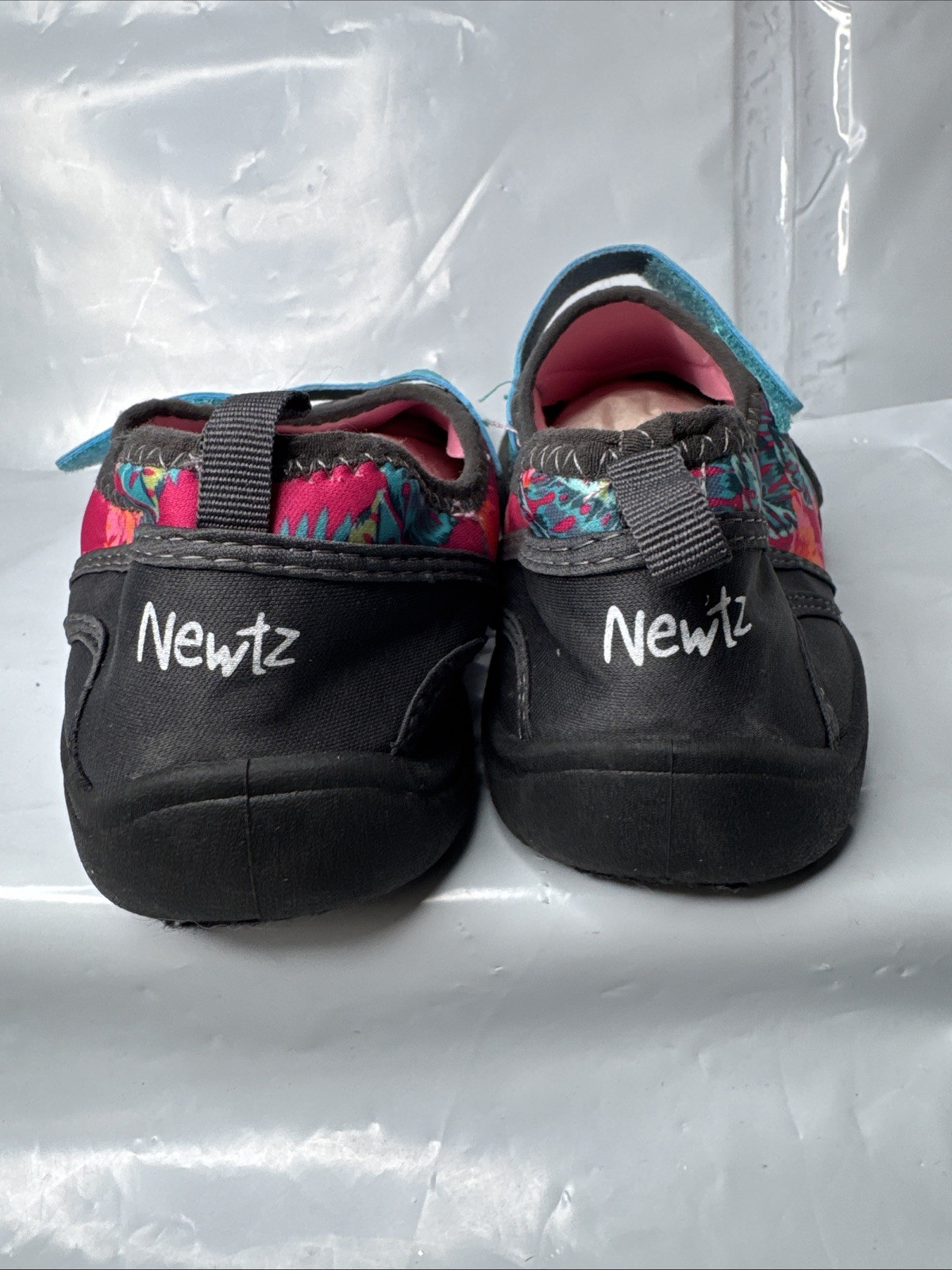 Newtz Water Shoes Womens Sz 11 Slip On Beach Vacation Travel Pink Tropical