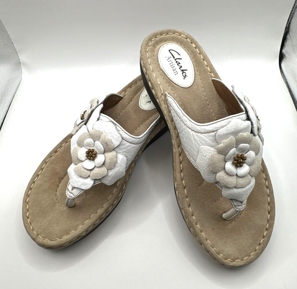 Clarks Artisan Women’s Comfort Leather Shoes Size 7M White Beige Flowers Slip On