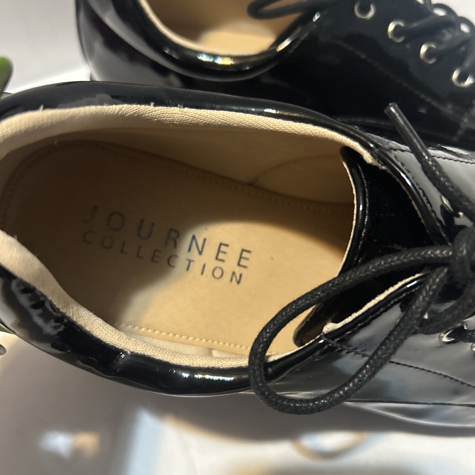 Journee Collection Zina Oxford Shoes Womens Sz10 almond Toe Patent Vegan Leather
