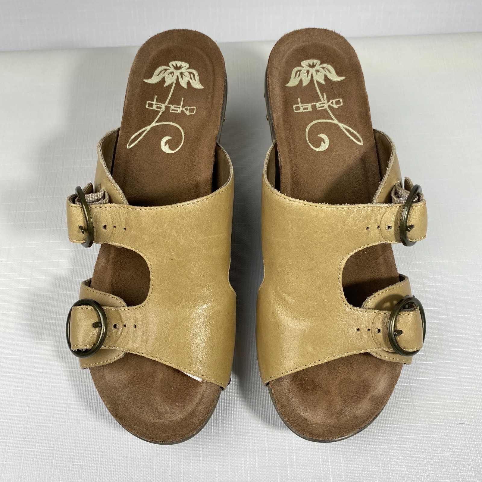 Dansko Tan Double Strap Wedge Heel Sandals! Leather Buckle Studded Sz 38 7.5 – 8