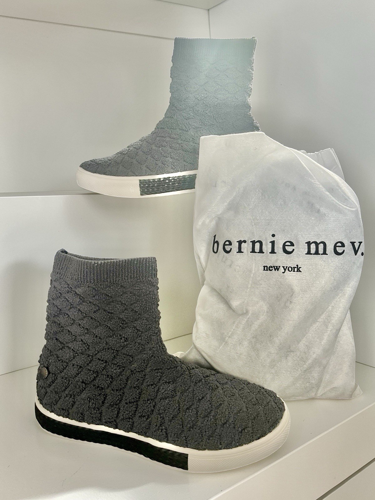 Soft Knit Slip On Comfort Boots Women’s 6 EU37 Gray Stretch Bernie Mev