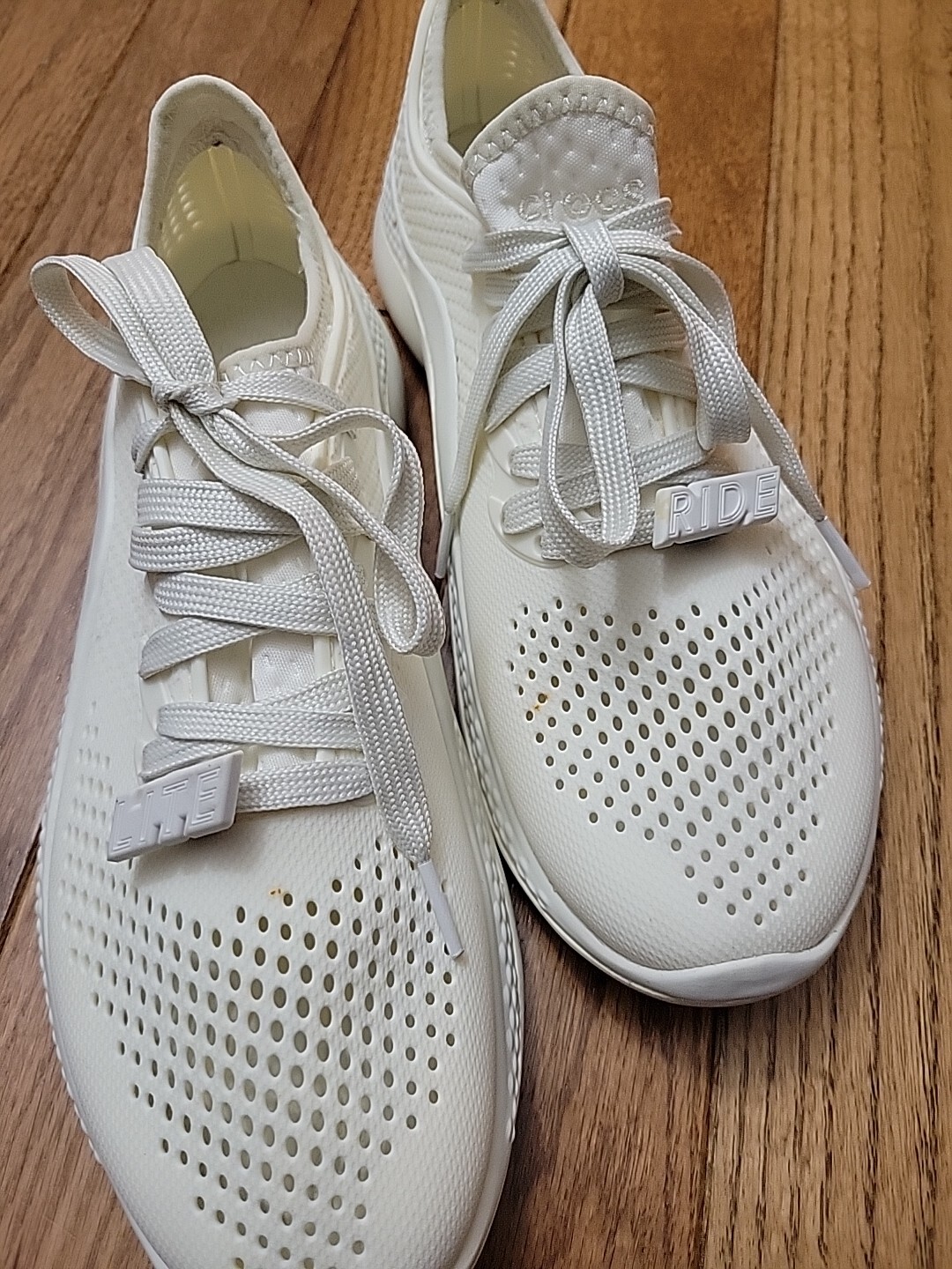 Crocs LiteRide 360 Pacer Sneakers Shoes Women’s Size 9 Ivory 206705